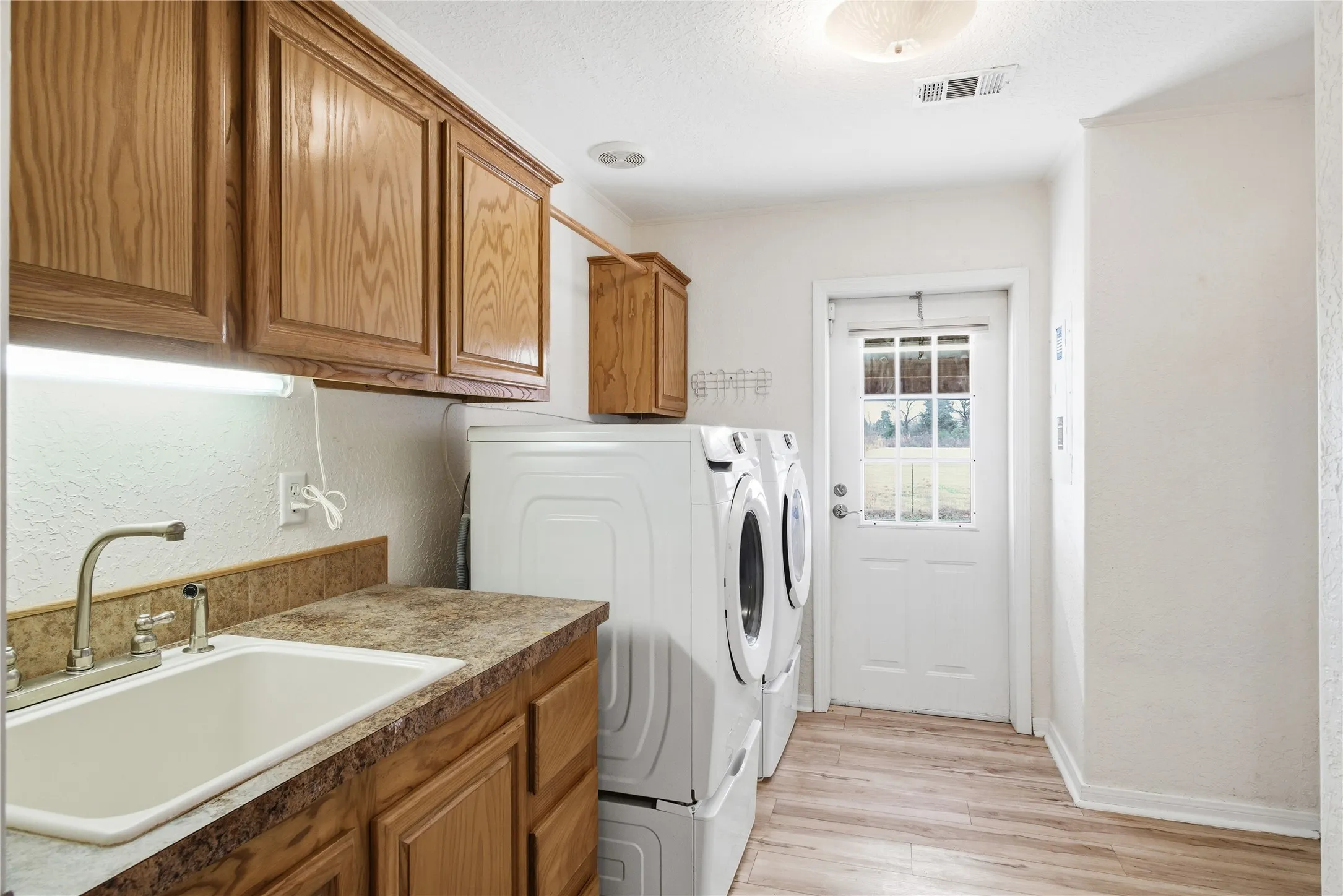 Farm For Sale in Van Zandt County , 370 VZ County Road 4134, Canton, Texas 75103, 4 Bedroom, 3 Bathroom, Garage spaces, 2,624 Sqft, built in 2011, Preowned, mls#21128574, Real Estate Agent in Canton, Homes For Sale in Van Zandt county, Homes For Sale in Canton, Realtor in Canton Texas, Real Estate Brokerage Independent Realty Texas, Luminita Cordes Realtor
