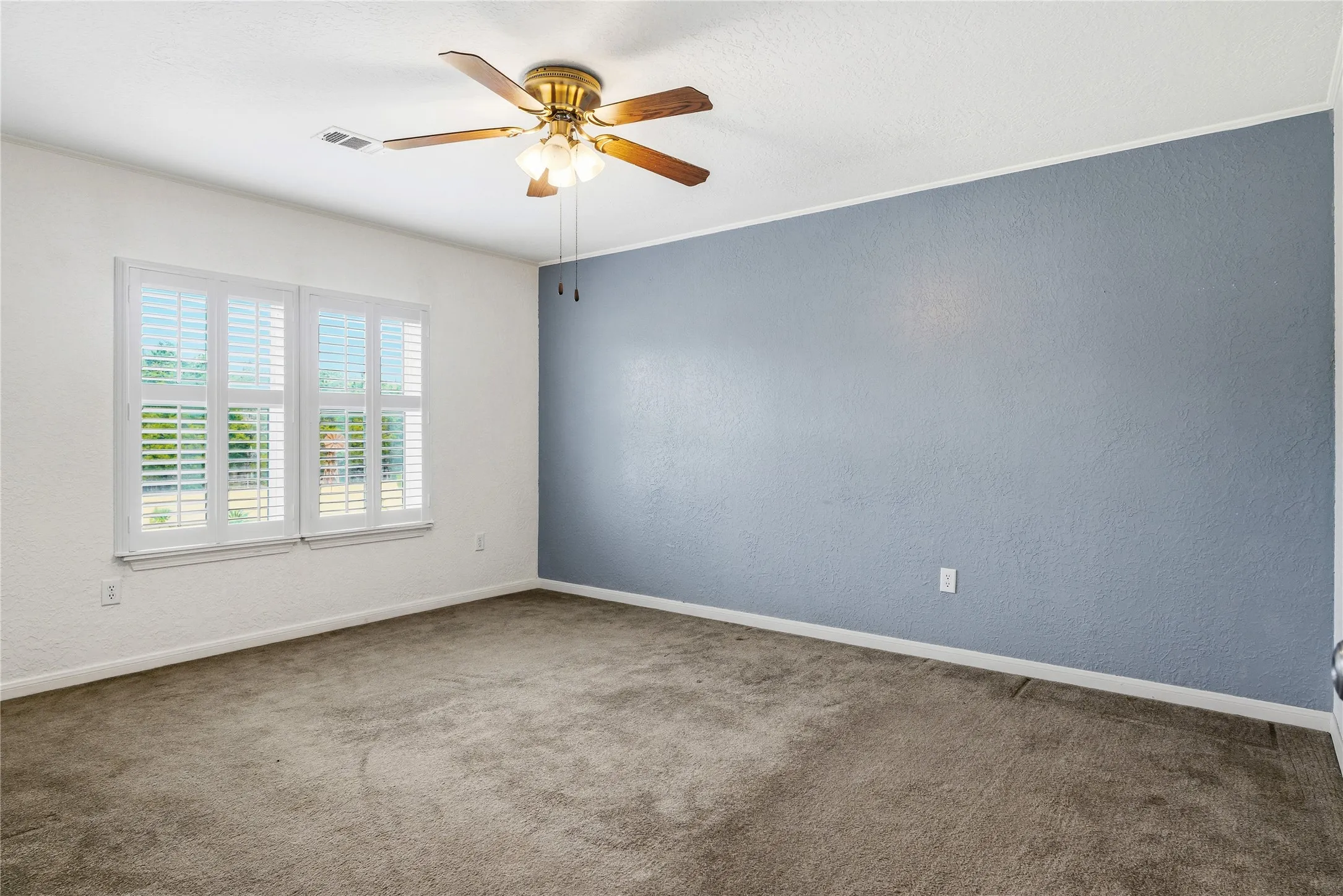 Farm For Sale in Van Zandt County , 370 VZ County Road 4134, Canton, Texas 75103, 4 Bedroom, 3 Bathroom, Garage spaces, 2,624 Sqft, built in 2011, Preowned, mls#21128574, Real Estate Agent in Canton, Homes For Sale in Van Zandt county, Homes For Sale in Canton, Realtor in Canton Texas, Real Estate Brokerage Independent Realty Texas, Luminita Cordes Realtor