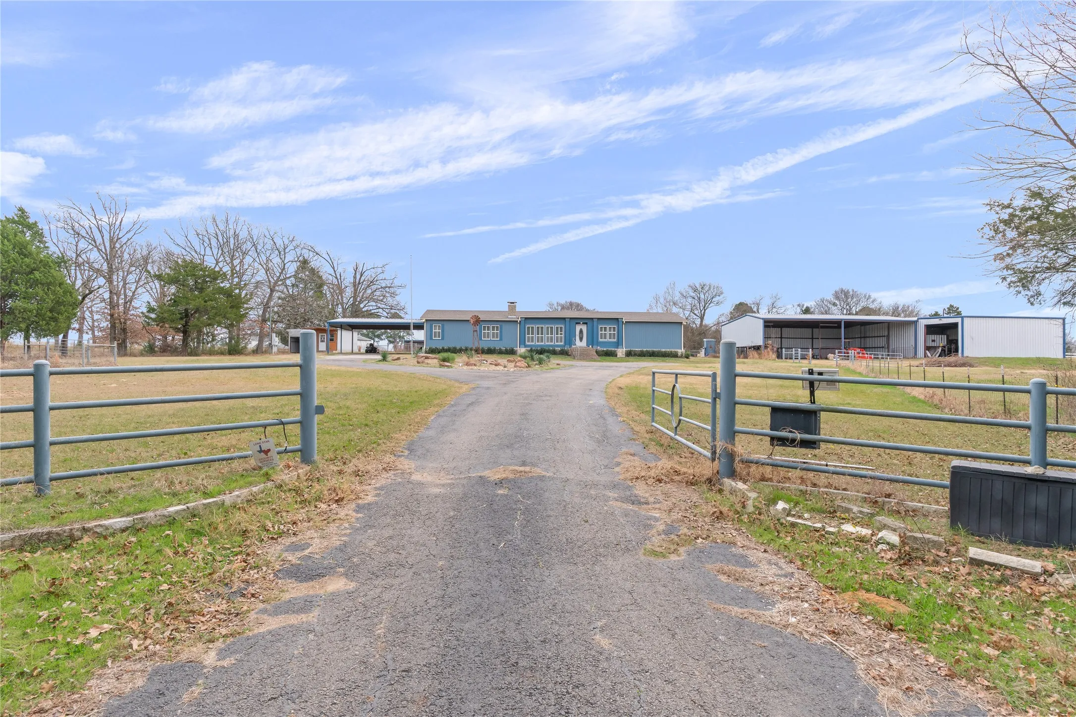 Farm For Sale in Van Zandt County , 370 VZ County Road 4134, Canton, Texas 75103, 4 Bedroom, 3 Bathroom, Garage spaces, 2,624 Sqft, built in 2011, Preowned, mls#21128574, Real Estate Agent in Canton, Homes For Sale in Van Zandt county, Homes For Sale in Canton, Realtor in Canton Texas, Real Estate Brokerage Independent Realty Texas, Luminita Cordes Realtor