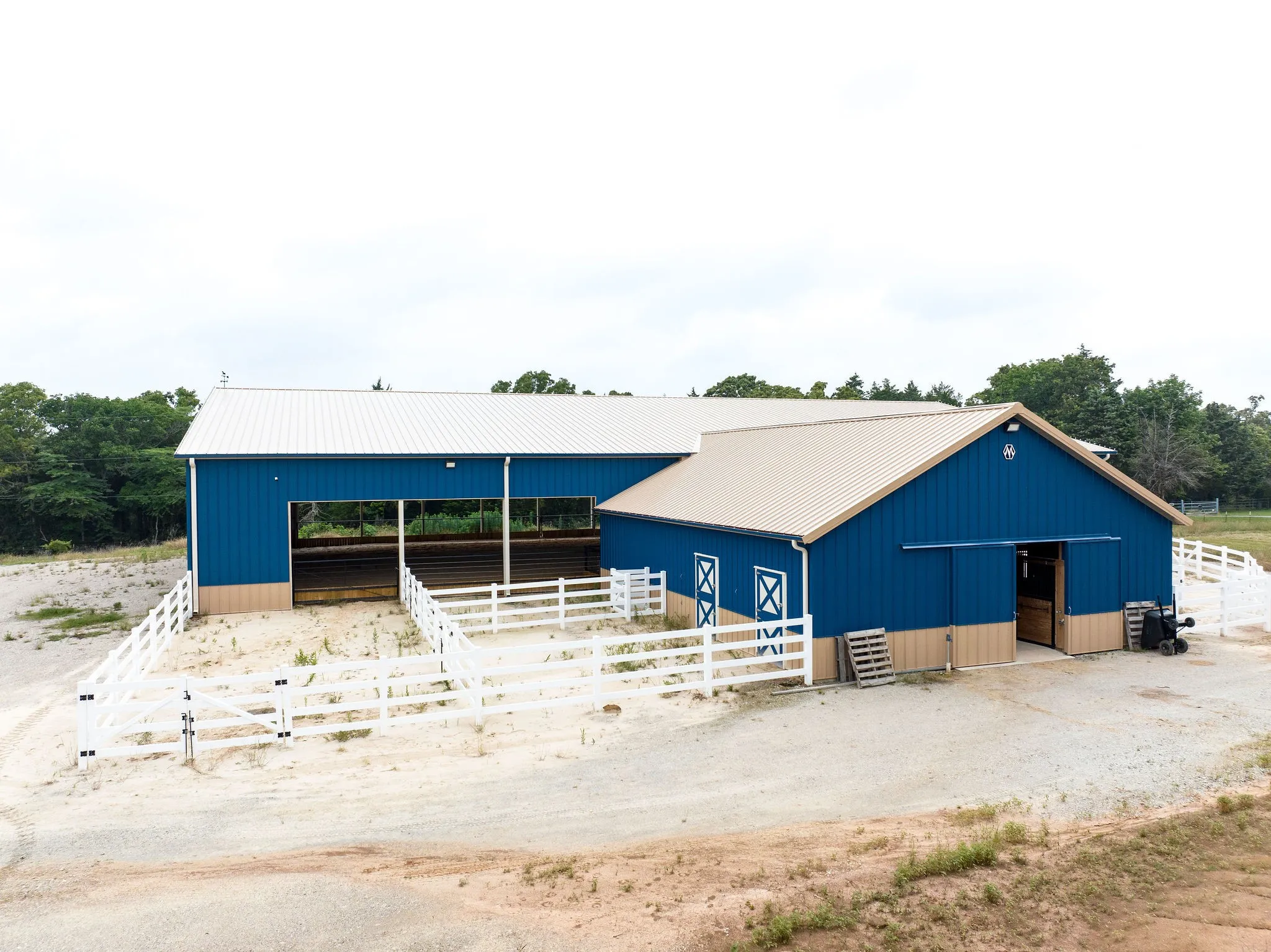 Farm For Sale in Van Zandt County , 370 VZ County Road 4134, Canton, Texas 75103, 4 Bedroom, 3 Bathroom, Garage spaces, 2,624 Sqft, built in 2011, Preowned, mls#21128574, Real Estate Agent in Canton, Homes For Sale in Van Zandt county, Homes For Sale in Canton, Realtor in Canton Texas, Real Estate Brokerage Independent Realty Texas, Luminita Cordes Realtor