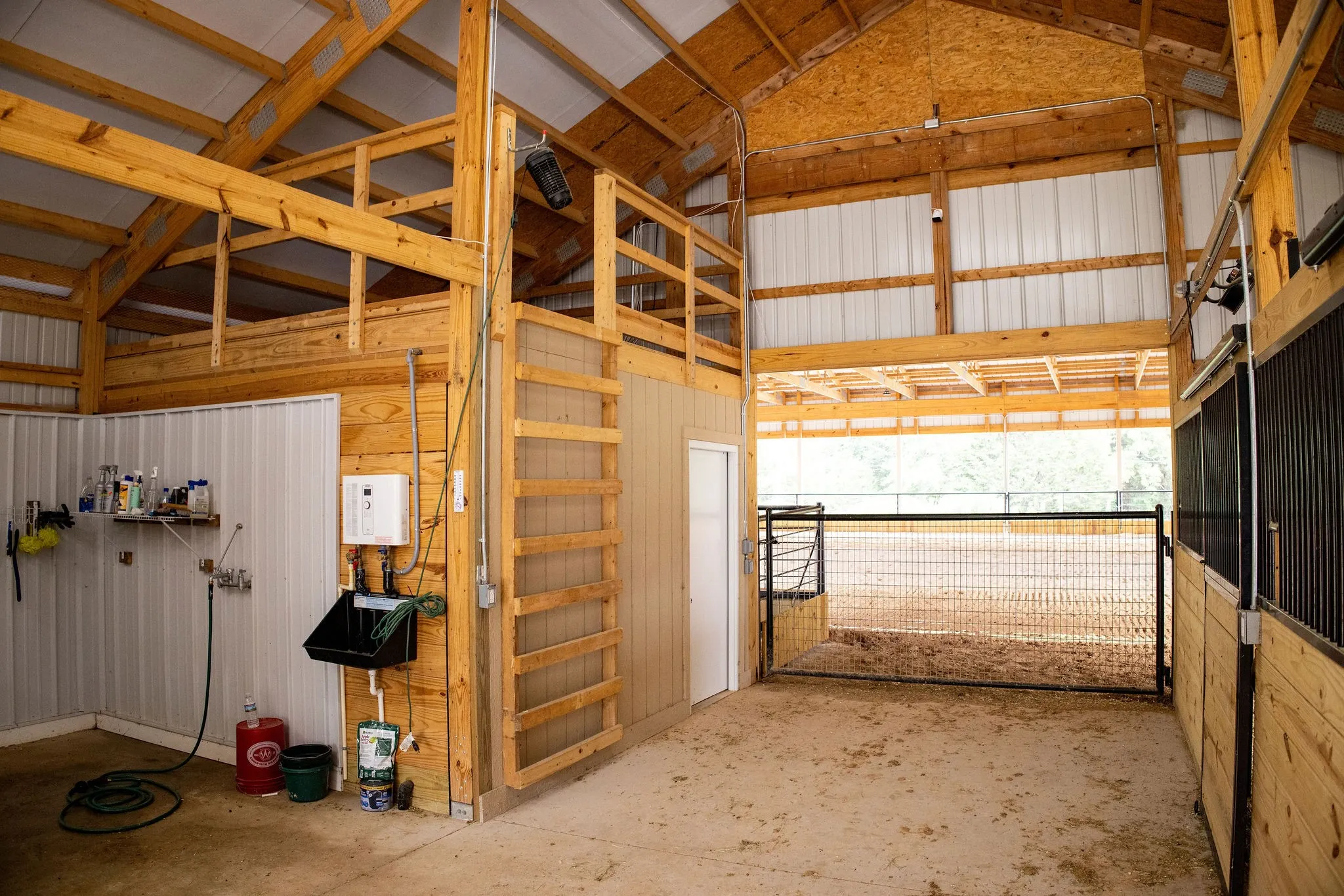 Farm For Sale in Van Zandt County , 370 VZ County Road 4134, Canton, Texas 75103, 4 Bedroom, 3 Bathroom, Garage spaces, 2,624 Sqft, built in 2011, Preowned, mls#21128574, Real Estate Agent in Canton, Homes For Sale in Van Zandt county, Homes For Sale in Canton, Realtor in Canton Texas, Real Estate Brokerage Independent Realty Texas, Luminita Cordes Realtor