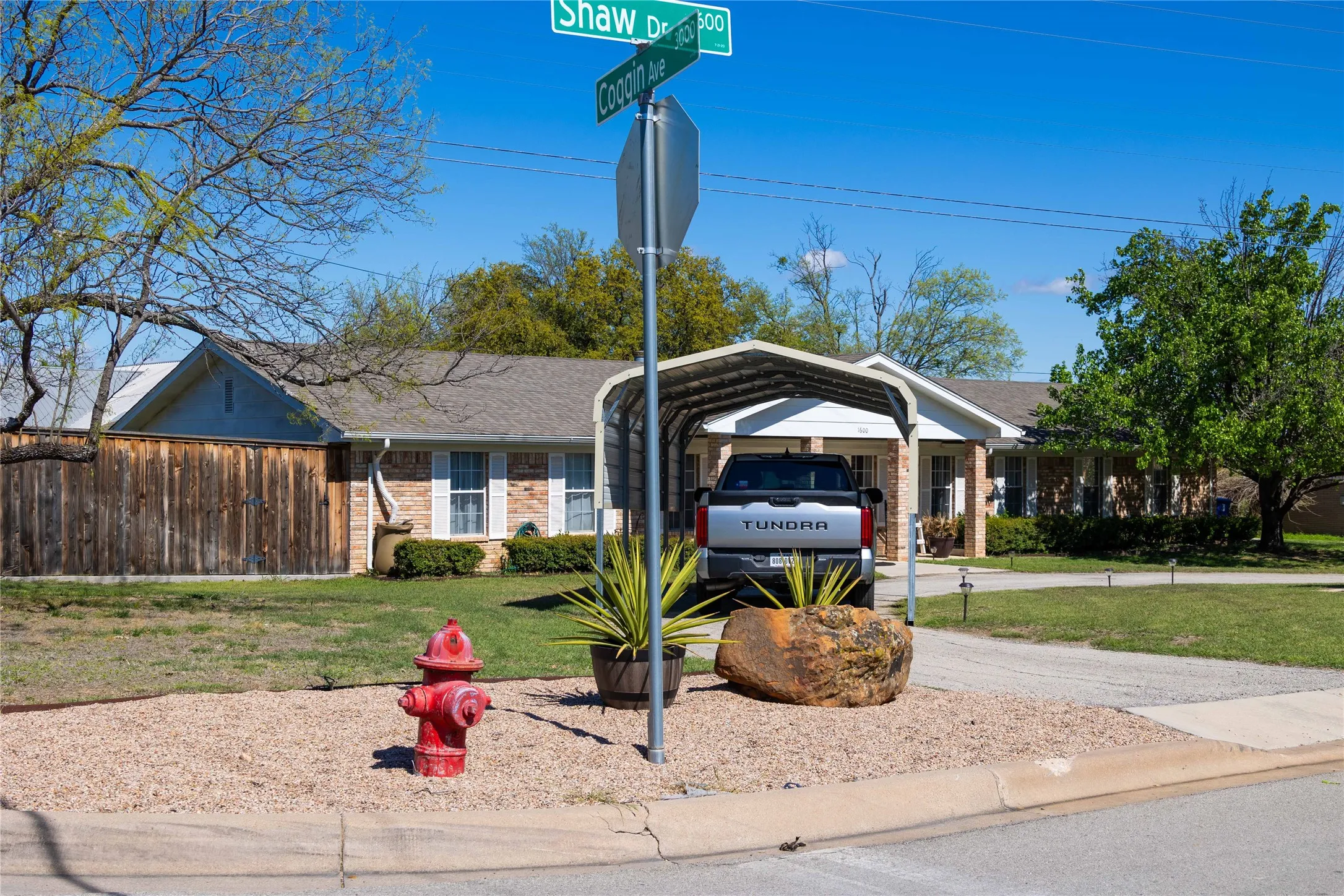 Single Family Residence For Sale in Brown County , 1600 Shaw Drive, Brownwood, Texas 76801, 4 Bedrooms, 3 Bathrooms, 2 Garage spaces, 2,243 Sqft, built in 1996, Price $338,000, mls#21151504, Real Estate Agent in Brownwood, Homes For Sale in Brown county, Homes For Sale in Brownwood, Realtor in Brownwood Texas, Real Estate Brokerage Independent Realty Texas, Luminita Cordes Realtor