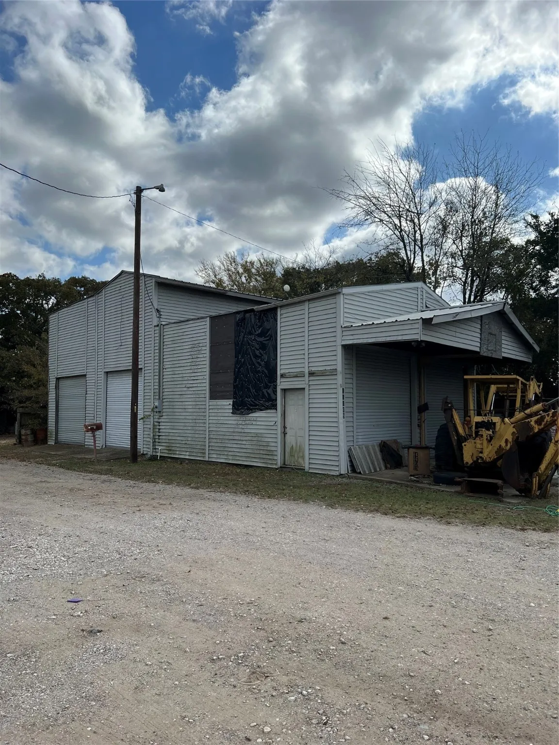 Warehouse For Sale in Hunt County , 11103 FM 751, Quinlan, Texas 75474, 0, 0, Garage spaces, 0 Sqft, built in 1989, Preowned, Price $379,000, mls#21151541, Real Estate Agent in Quinlan, Homes For Sale in Hunt county, Homes For Sale in Quinlan, Realtor in Quinlan Texas, Real Estate Brokerage Independent Realty Texas, Luminita Cordes Realtor