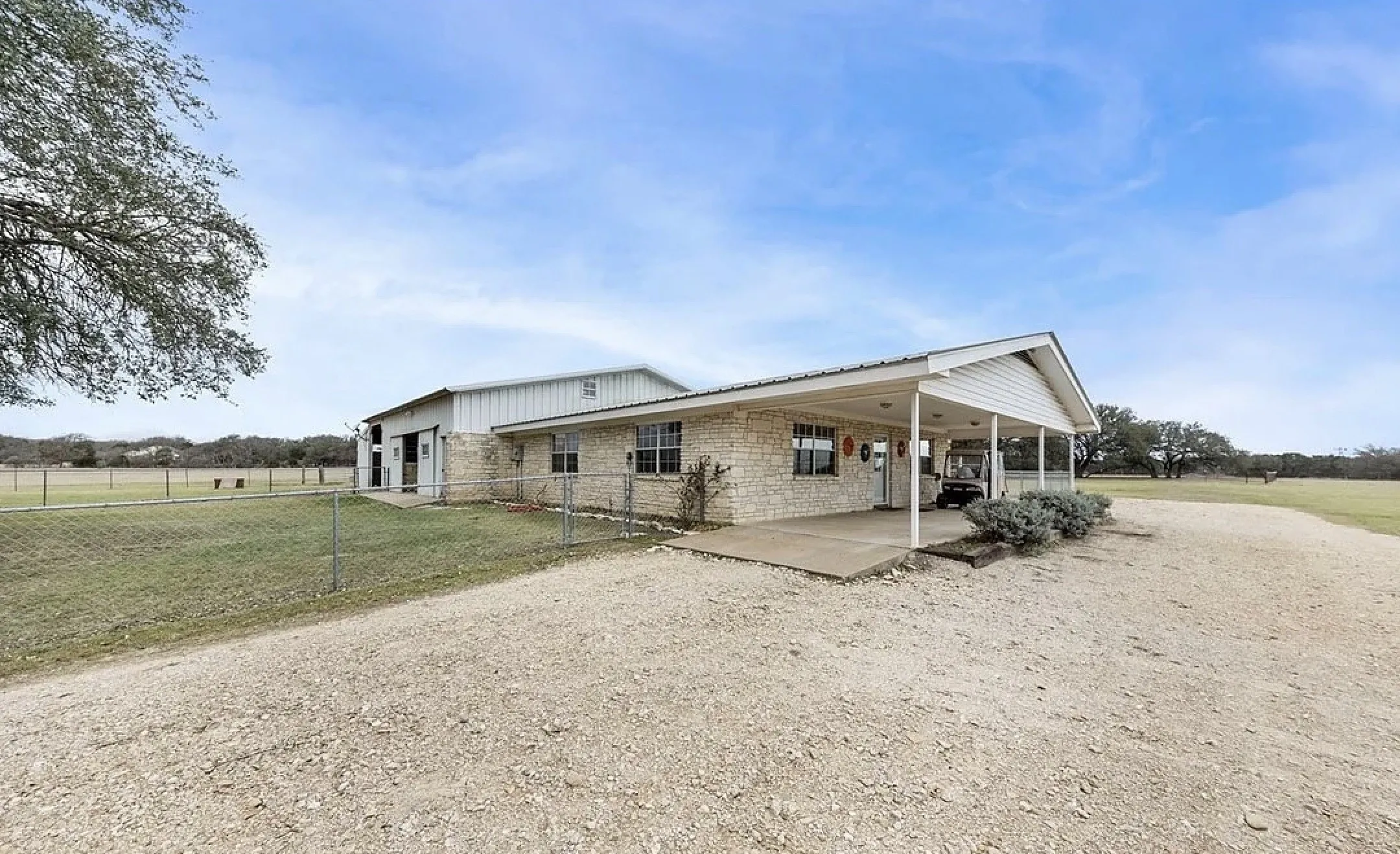 Single Family Residence For Sale in Bell County , 6862 Fm 2484, Salado, Texas 76571, 2 Bedroom, 1 Bathroom, Garage spaces, 1,296 Sqft, built in 1994, mls#21151413, Real Estate Agent in Salado, Homes For Sale in Bell county, Homes For Sale in Salado, Realtor in Salado Texas, Real Estate Brokerage Independent Realty Texas, Luminita Cordes Realtor