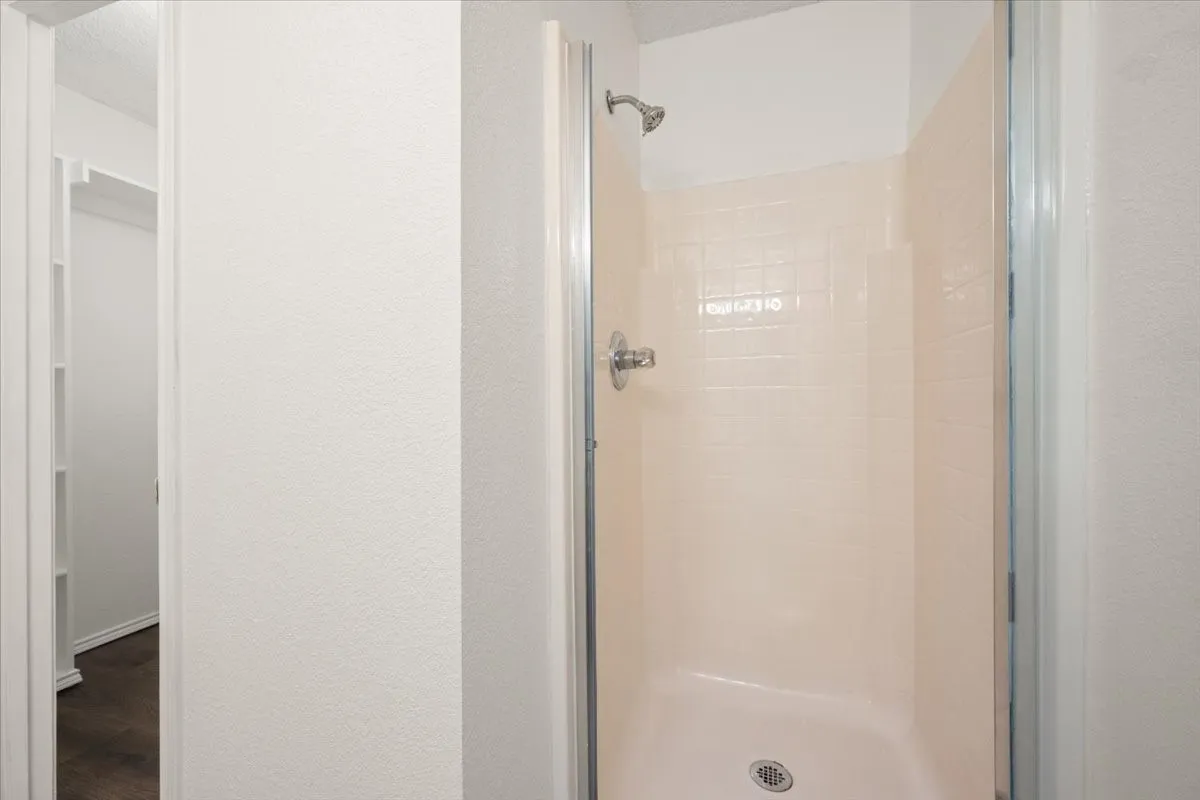 Single Family Residence For Sale in Tarrant County , 6324 Fern Meadow Drive, Fort Worth, Texas 76179, 3 Bedrooms, 2 Bathrooms, 2 Garage spaces, 1,575 Sqft, built in 1997, Price $259,900, mls#21147010, Real Estate Agent in Fort Worth, Homes For Sale in Tarrant county, Homes For Sale in Fort Worth, Realtor in Fort Worth Texas, Real Estate Brokerage Independent Realty Texas, Luminita Cordes Realtor