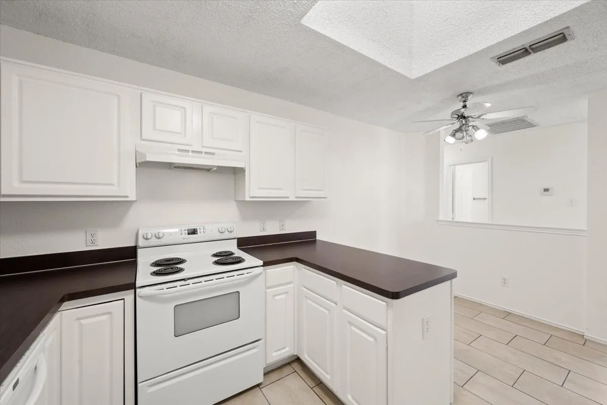 Single Family Residence For Sale in Tarrant County , 6324 Fern Meadow Drive, Fort Worth, Texas 76179, 3 Bedrooms, 2 Bathrooms, 2 Garage spaces, 1,575 Sqft, built in 1997, Price $259,900, mls#21147010, Real Estate Agent in Fort Worth, Homes For Sale in Tarrant county, Homes For Sale in Fort Worth, Realtor in Fort Worth Texas, Real Estate Brokerage Independent Realty Texas, Luminita Cordes Realtor