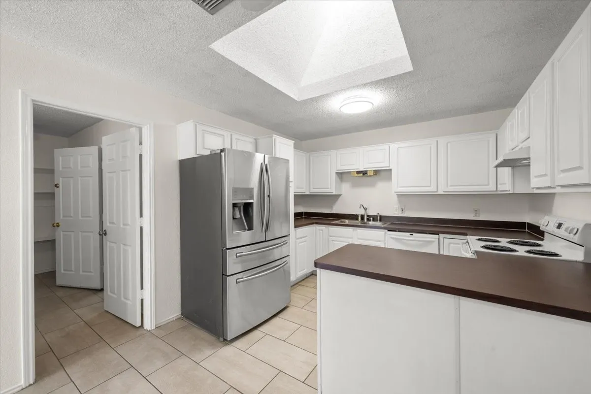 Single Family Residence For Sale in Tarrant County , 6324 Fern Meadow Drive, Fort Worth, Texas 76179, 3 Bedrooms, 2 Bathrooms, 2 Garage spaces, 1,575 Sqft, built in 1997, Price $259,900, mls#21147010, Real Estate Agent in Fort Worth, Homes For Sale in Tarrant county, Homes For Sale in Fort Worth, Realtor in Fort Worth Texas, Real Estate Brokerage Independent Realty Texas, Luminita Cordes Realtor