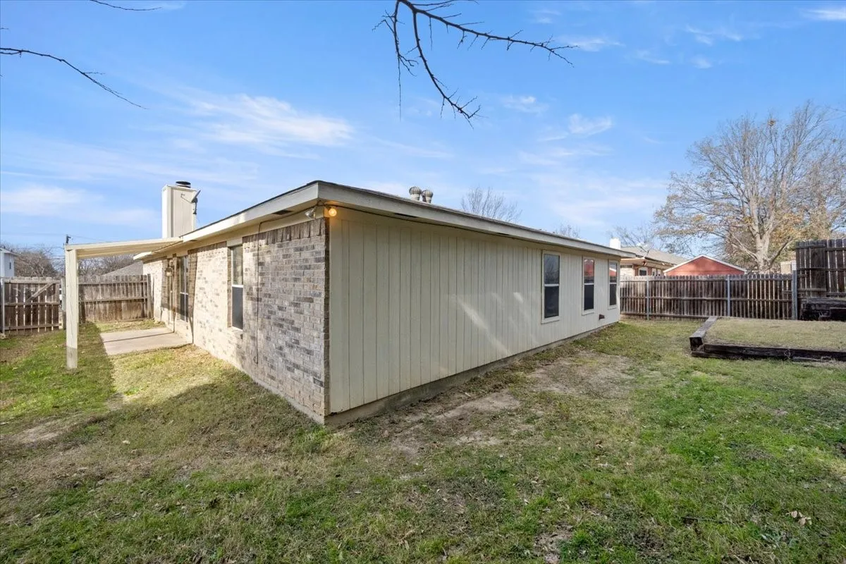 Single Family Residence For Sale in Tarrant County , 6324 Fern Meadow Drive, Fort Worth, Texas 76179, 3 Bedrooms, 2 Bathrooms, 2 Garage spaces, 1,575 Sqft, built in 1997, Price $259,900, mls#21147010, Real Estate Agent in Fort Worth, Homes For Sale in Tarrant county, Homes For Sale in Fort Worth, Realtor in Fort Worth Texas, Real Estate Brokerage Independent Realty Texas, Luminita Cordes Realtor