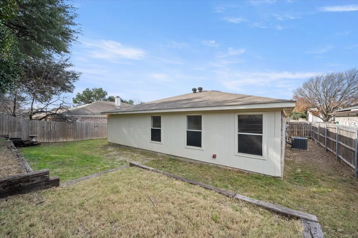 Single Family Residence For Sale in Tarrant County , 6324 Fern Meadow Drive, Fort Worth, Texas 76179, 3 Bedrooms, 2 Bathrooms, 2 Garage spaces, 1,575 Sqft, built in 1997, Price $259,900, mls#21147010, Real Estate Agent in Fort Worth, Homes For Sale in Tarrant county, Homes For Sale in Fort Worth, Realtor in Fort Worth Texas, Real Estate Brokerage Independent Realty Texas, Luminita Cordes Realtor