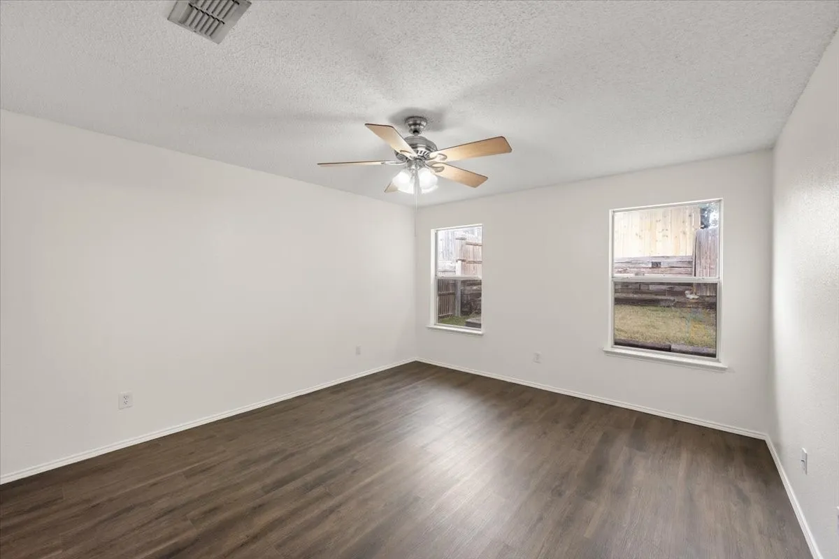 Single Family Residence For Sale in Tarrant County , 6324 Fern Meadow Drive, Fort Worth, Texas 76179, 3 Bedrooms, 2 Bathrooms, 2 Garage spaces, 1,575 Sqft, built in 1997, Price $259,900, mls#21147010, Real Estate Agent in Fort Worth, Homes For Sale in Tarrant county, Homes For Sale in Fort Worth, Realtor in Fort Worth Texas, Real Estate Brokerage Independent Realty Texas, Luminita Cordes Realtor