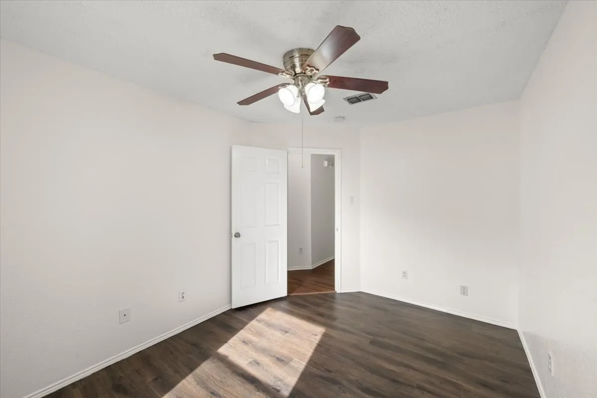 Single Family Residence For Sale in Tarrant County , 6324 Fern Meadow Drive, Fort Worth, Texas 76179, 3 Bedrooms, 2 Bathrooms, 2 Garage spaces, 1,575 Sqft, built in 1997, Price $259,900, mls#21147010, Real Estate Agent in Fort Worth, Homes For Sale in Tarrant county, Homes For Sale in Fort Worth, Realtor in Fort Worth Texas, Real Estate Brokerage Independent Realty Texas, Luminita Cordes Realtor