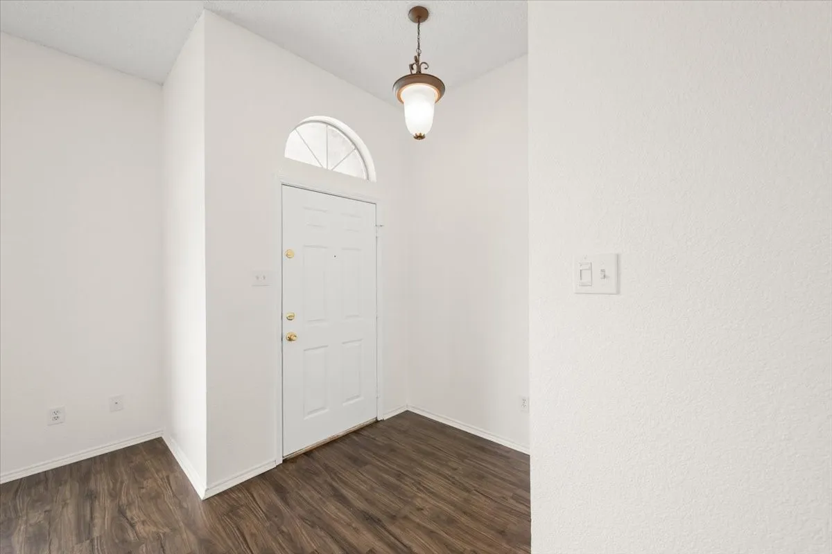 Single Family Residence For Sale in Tarrant County , 6324 Fern Meadow Drive, Fort Worth, Texas 76179, 3 Bedrooms, 2 Bathrooms, 2 Garage spaces, 1,575 Sqft, built in 1997, Price $259,900, mls#21147010, Real Estate Agent in Fort Worth, Homes For Sale in Tarrant county, Homes For Sale in Fort Worth, Realtor in Fort Worth Texas, Real Estate Brokerage Independent Realty Texas, Luminita Cordes Realtor