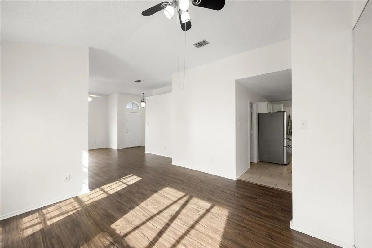 Single Family Residence For Sale in Tarrant County , 6324 Fern Meadow Drive, Fort Worth, Texas 76179, 3 Bedrooms, 2 Bathrooms, 2 Garage spaces, 1,575 Sqft, built in 1997, Price $259,900, mls#21147010, Real Estate Agent in Fort Worth, Homes For Sale in Tarrant county, Homes For Sale in Fort Worth, Realtor in Fort Worth Texas, Real Estate Brokerage Independent Realty Texas, Luminita Cordes Realtor