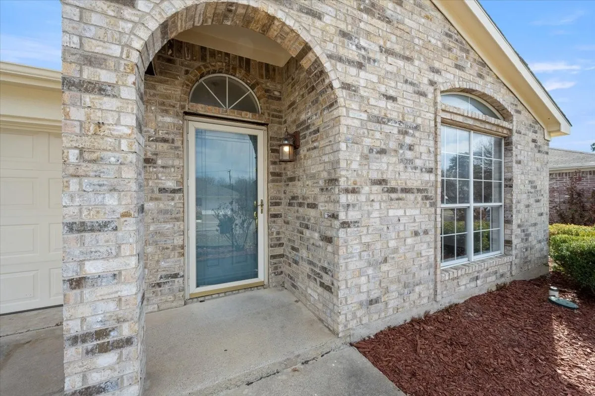 Single Family Residence For Sale in Tarrant County , 6324 Fern Meadow Drive, Fort Worth, Texas 76179, 3 Bedrooms, 2 Bathrooms, 2 Garage spaces, 1,575 Sqft, built in 1997, Price $259,900, mls#21147010, Real Estate Agent in Fort Worth, Homes For Sale in Tarrant county, Homes For Sale in Fort Worth, Realtor in Fort Worth Texas, Real Estate Brokerage Independent Realty Texas, Luminita Cordes Realtor