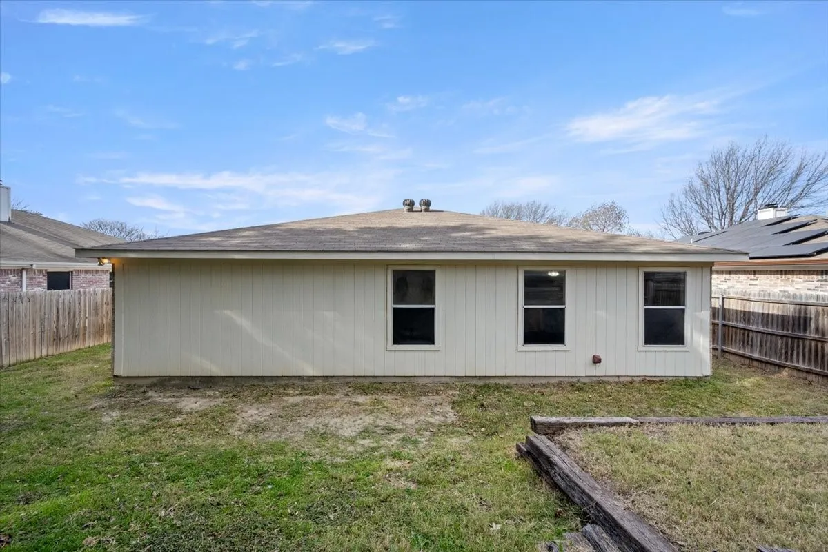 Single Family Residence For Sale in Tarrant County , 6324 Fern Meadow Drive, Fort Worth, Texas 76179, 3 Bedrooms, 2 Bathrooms, 2 Garage spaces, 1,575 Sqft, built in 1997, Price $259,900, mls#21147010, Real Estate Agent in Fort Worth, Homes For Sale in Tarrant county, Homes For Sale in Fort Worth, Realtor in Fort Worth Texas, Real Estate Brokerage Independent Realty Texas, Luminita Cordes Realtor