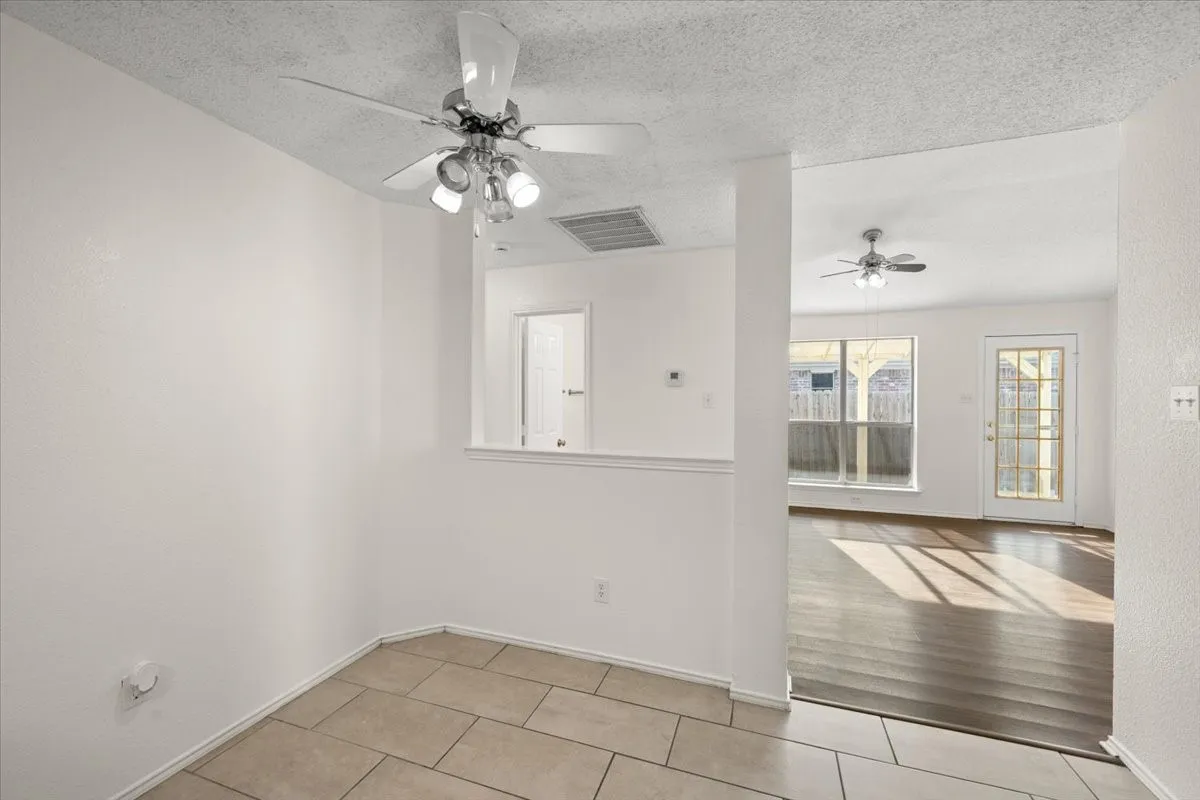 Single Family Residence For Sale in Tarrant County , 6324 Fern Meadow Drive, Fort Worth, Texas 76179, 3 Bedrooms, 2 Bathrooms, 2 Garage spaces, 1,575 Sqft, built in 1997, Price $259,900, mls#21147010, Real Estate Agent in Fort Worth, Homes For Sale in Tarrant county, Homes For Sale in Fort Worth, Realtor in Fort Worth Texas, Real Estate Brokerage Independent Realty Texas, Luminita Cordes Realtor