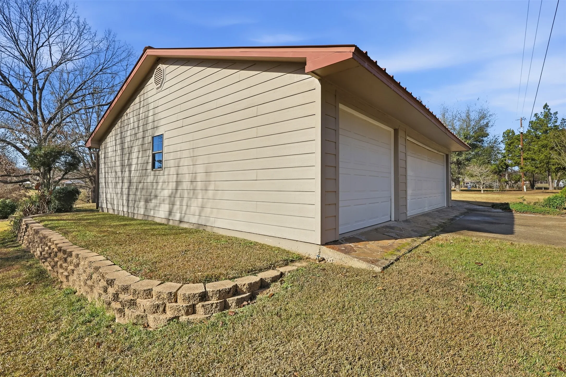 Single Family Residence For Sale in Titus County , 132 CR 2933, Pittsburg, Texas 75686, 3 Bedroom, 2 Bathroom, 2 Garage spaces, 175 Sqft, built in 1986, mls#21151545, Real Estate Agent in Pittsburg, Homes For Sale in Titus county, Homes For Sale in Pittsburg, Realtor in Pittsburg Texas, Real Estate Brokerage Independent Realty Texas, Luminita Cordes Realtor