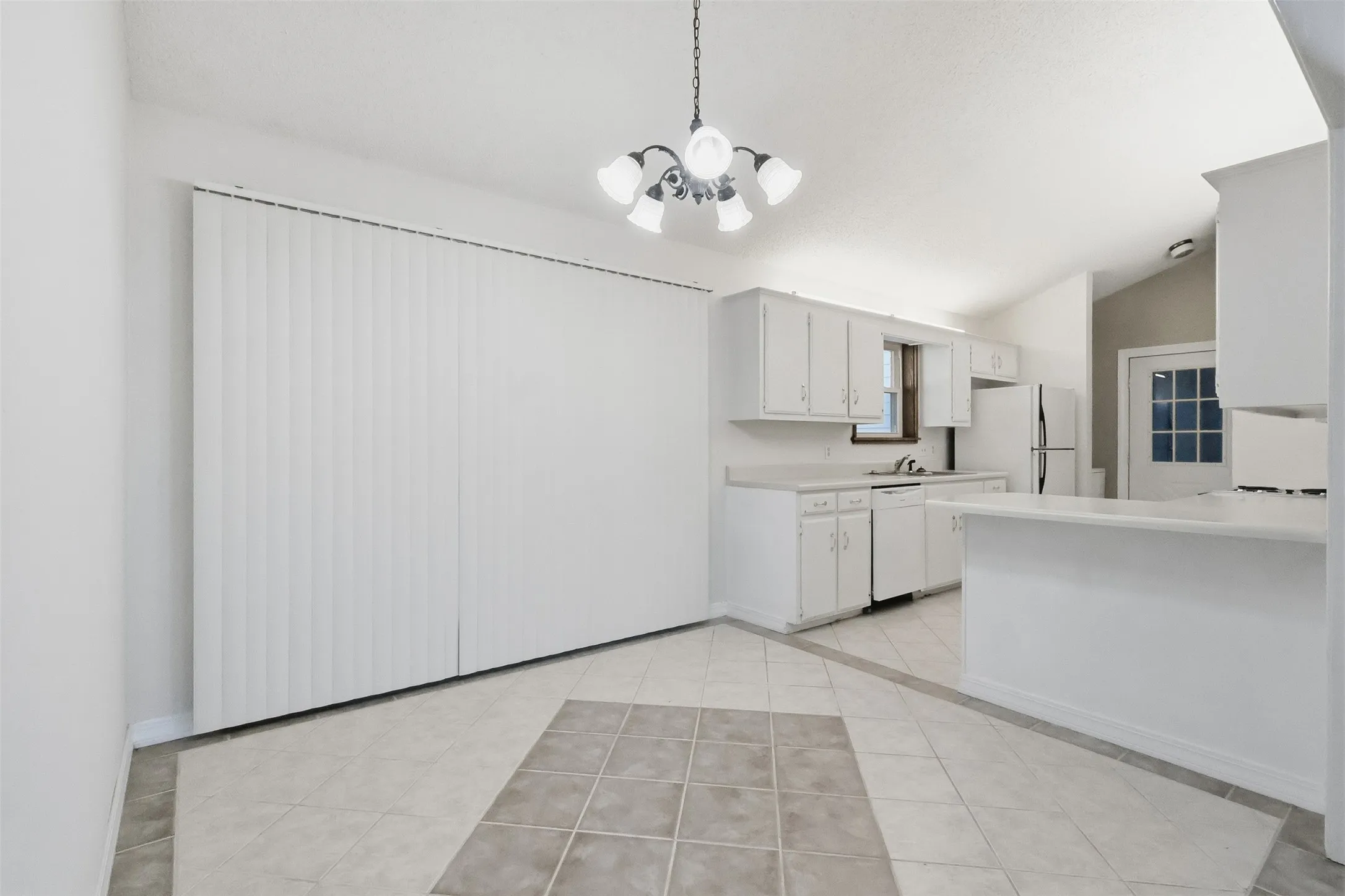 Single Family Residence For Sale in Titus County , 132 CR 2933, Pittsburg, Texas 75686, 3 Bedroom, 2 Bathroom, 2 Garage spaces, 175 Sqft, built in 1986, mls#21151545, Real Estate Agent in Pittsburg, Homes For Sale in Titus county, Homes For Sale in Pittsburg, Realtor in Pittsburg Texas, Real Estate Brokerage Independent Realty Texas, Luminita Cordes Realtor