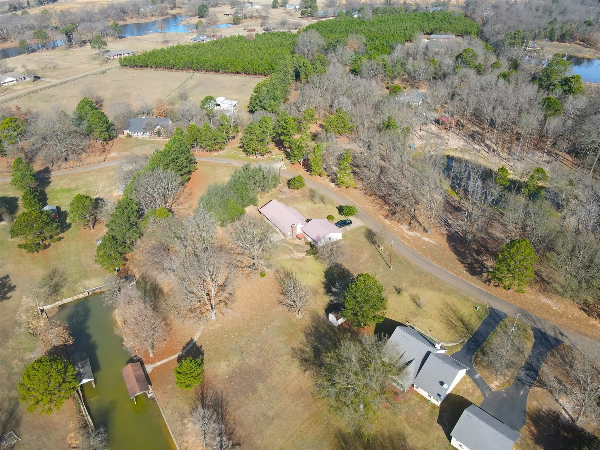 Single Family Residence For Sale in Titus County , 132 CR 2933, Pittsburg, Texas 75686, 3 Bedroom, 2 Bathroom, 2 Garage spaces, 175 Sqft, built in 1986, mls#21151545, Real Estate Agent in Pittsburg, Homes For Sale in Titus county, Homes For Sale in Pittsburg, Realtor in Pittsburg Texas, Real Estate Brokerage Independent Realty Texas, Luminita Cordes Realtor