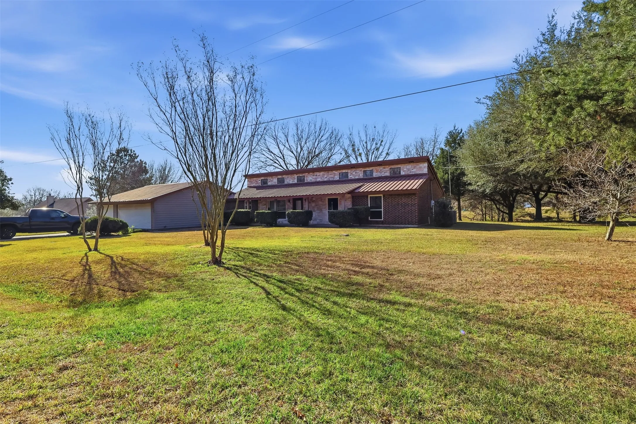 Single Family Residence For Sale in Titus County , 132 CR 2933, Pittsburg, Texas 75686, 3 Bedroom, 2 Bathroom, 2 Garage spaces, 175 Sqft, built in 1986, mls#21151545, Real Estate Agent in Pittsburg, Homes For Sale in Titus county, Homes For Sale in Pittsburg, Realtor in Pittsburg Texas, Real Estate Brokerage Independent Realty Texas, Luminita Cordes Realtor