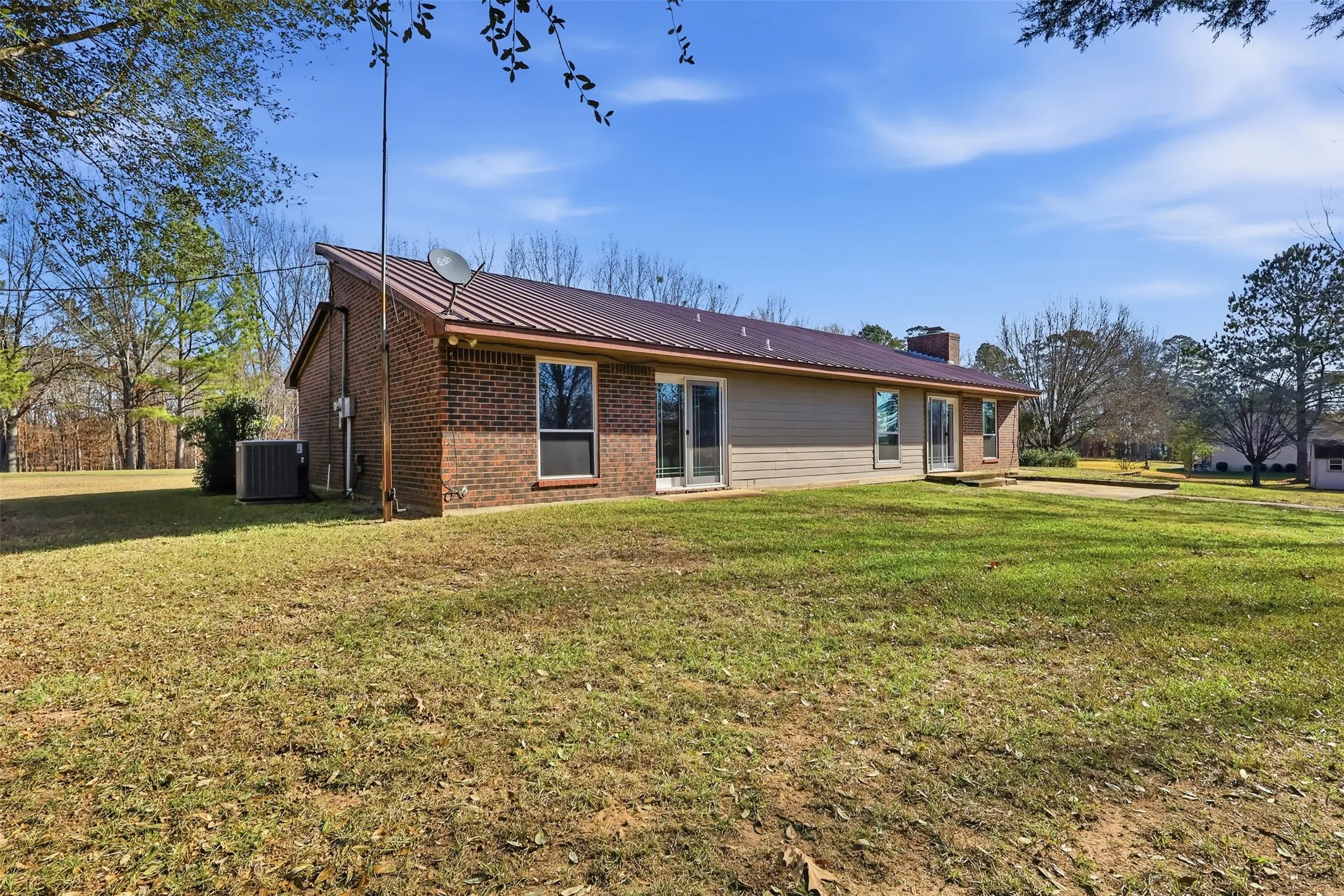 Single Family Residence For Sale in Titus County , 132 CR 2933, Pittsburg, Texas 75686, 3 Bedroom, 2 Bathroom, 2 Garage spaces, 175 Sqft, built in 1986, mls#21151545, Real Estate Agent in Pittsburg, Homes For Sale in Titus county, Homes For Sale in Pittsburg, Realtor in Pittsburg Texas, Real Estate Brokerage Independent Realty Texas, Luminita Cordes Realtor