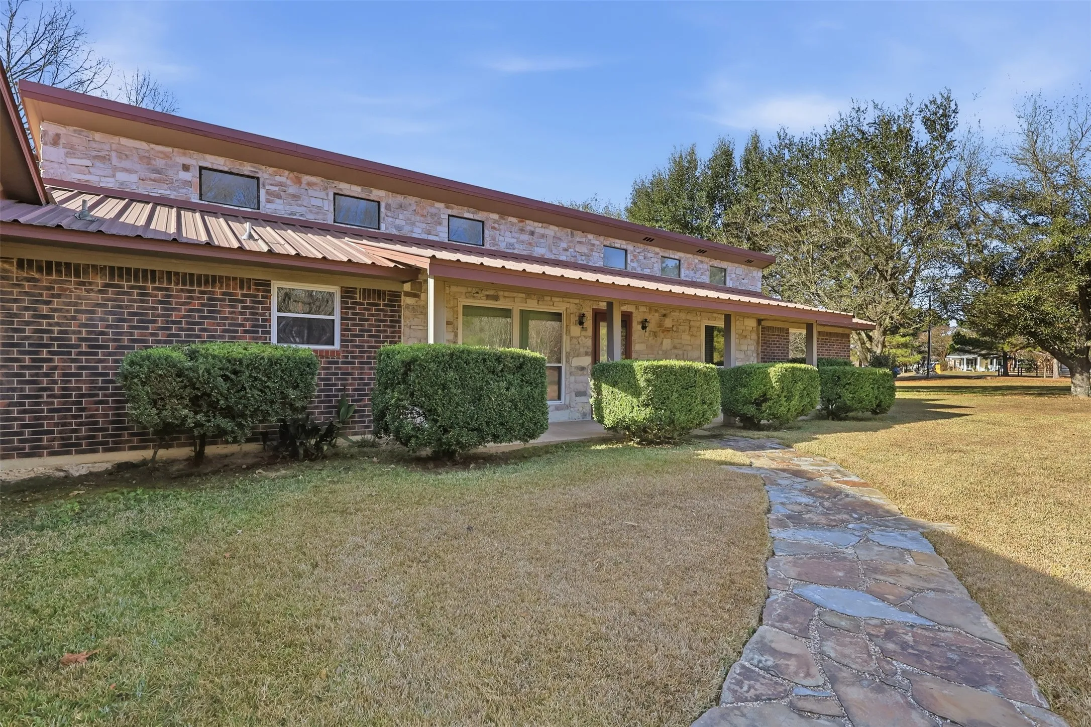 Single Family Residence For Sale in Titus County , 132 CR 2933, Pittsburg, Texas 75686, 3 Bedroom, 2 Bathroom, 2 Garage spaces, 175 Sqft, built in 1986, mls#21151545, Real Estate Agent in Pittsburg, Homes For Sale in Titus county, Homes For Sale in Pittsburg, Realtor in Pittsburg Texas, Real Estate Brokerage Independent Realty Texas, Luminita Cordes Realtor