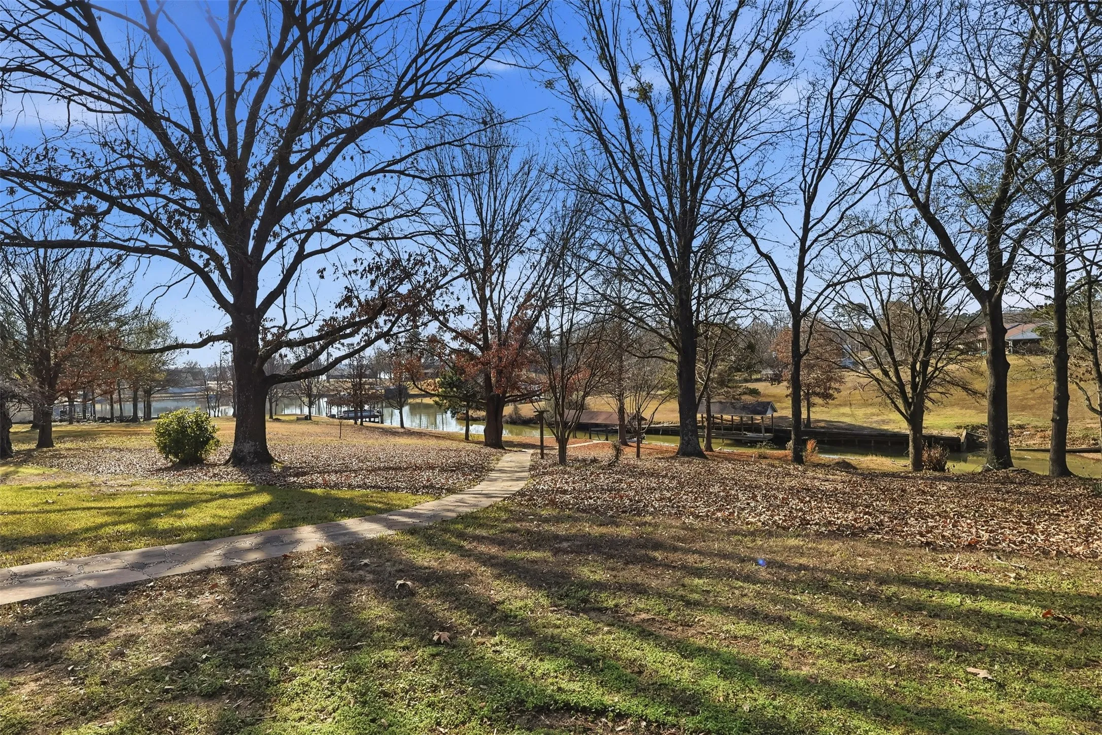Single Family Residence For Sale in Titus County , 132 CR 2933, Pittsburg, Texas 75686, 3 Bedroom, 2 Bathroom, 2 Garage spaces, 175 Sqft, built in 1986, mls#21151545, Real Estate Agent in Pittsburg, Homes For Sale in Titus county, Homes For Sale in Pittsburg, Realtor in Pittsburg Texas, Real Estate Brokerage Independent Realty Texas, Luminita Cordes Realtor