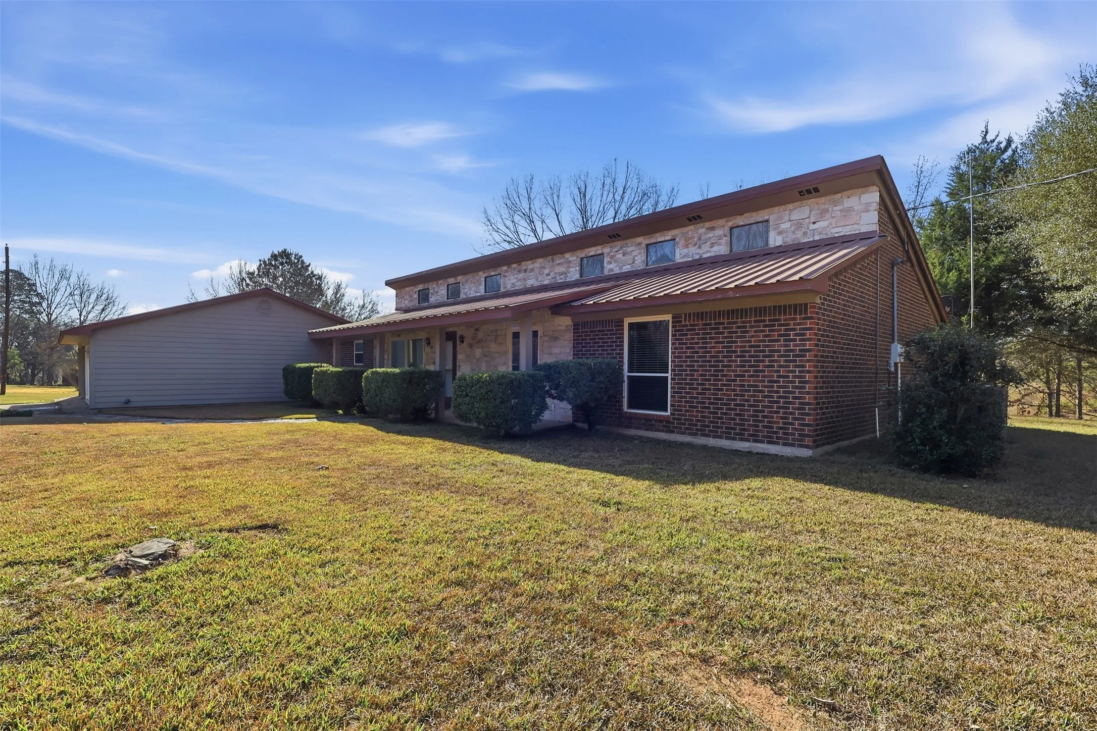 Single Family Residence For Sale in Titus County , 132 CR 2933, Pittsburg, Texas 75686, 3 Bedroom, 2 Bathroom, 2 Garage spaces, 175 Sqft, built in 1986, mls#21151545, Real Estate Agent in Pittsburg, Homes For Sale in Titus county, Homes For Sale in Pittsburg, Realtor in Pittsburg Texas, Real Estate Brokerage Independent Realty Texas, Luminita Cordes Realtor