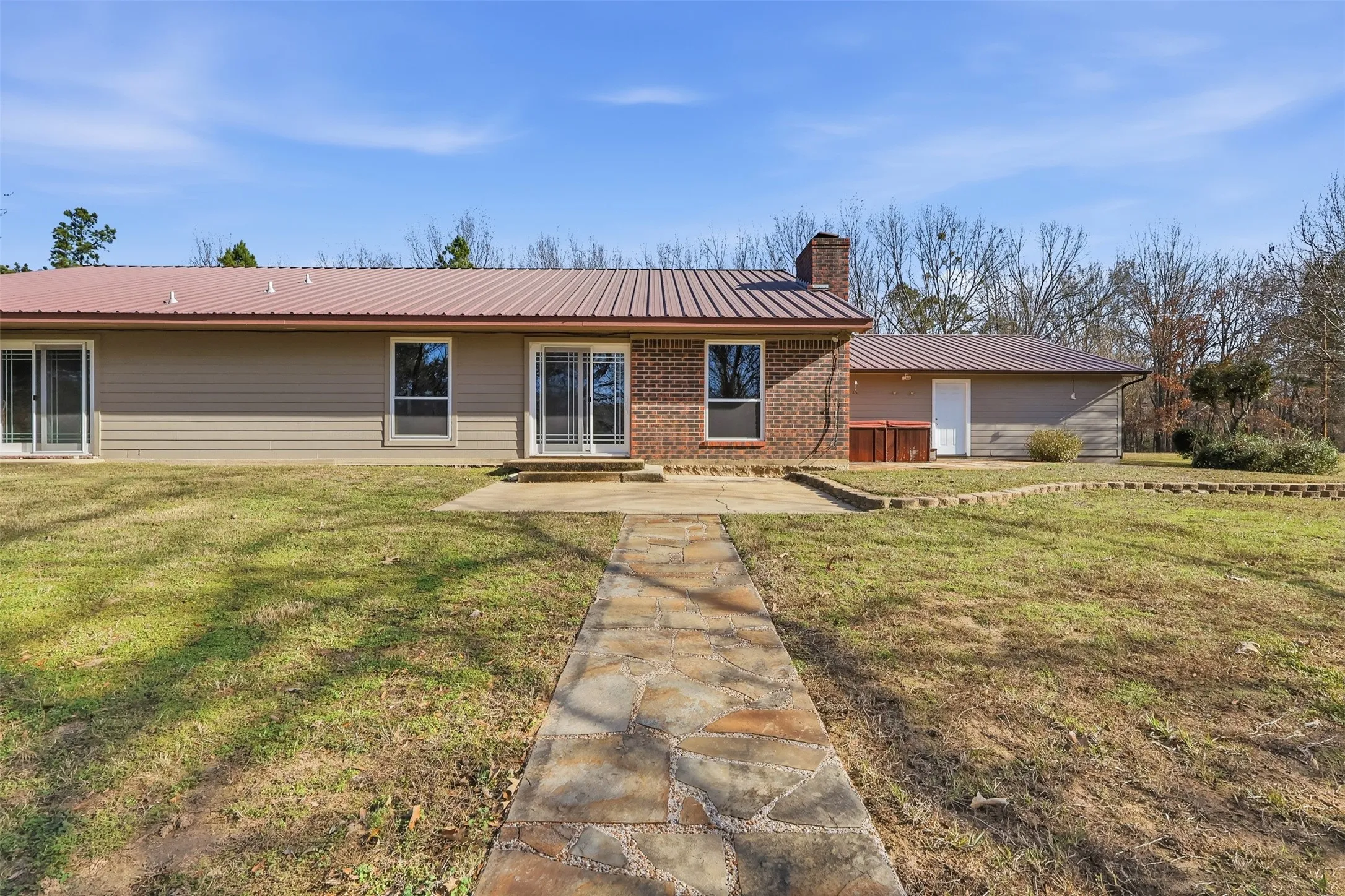 Single Family Residence For Sale in Titus County , 132 CR 2933, Pittsburg, Texas 75686, 3 Bedroom, 2 Bathroom, 2 Garage spaces, 175 Sqft, built in 1986, mls#21151545, Real Estate Agent in Pittsburg, Homes For Sale in Titus county, Homes For Sale in Pittsburg, Realtor in Pittsburg Texas, Real Estate Brokerage Independent Realty Texas, Luminita Cordes Realtor