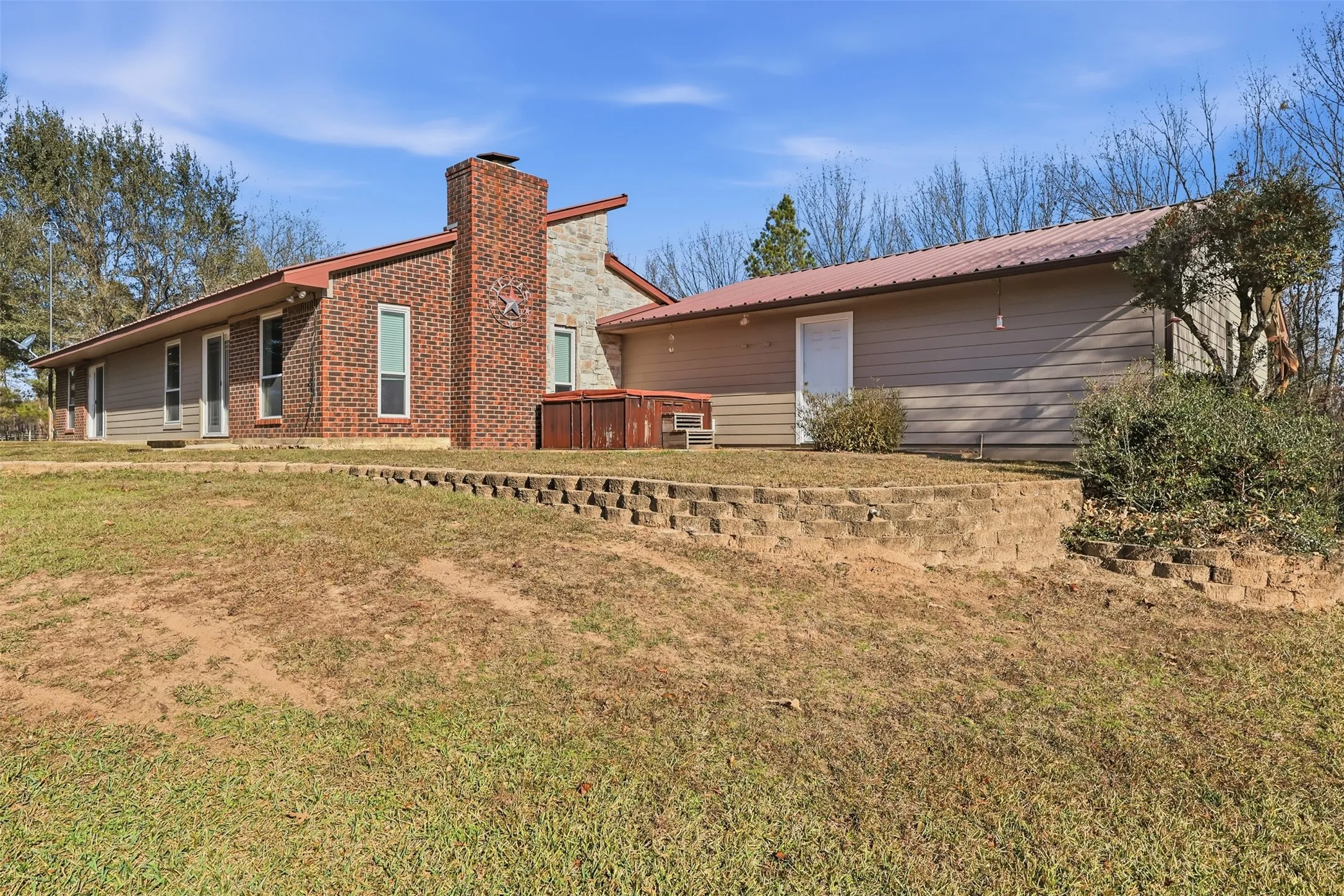 Single Family Residence For Sale in Titus County , 132 CR 2933, Pittsburg, Texas 75686, 3 Bedroom, 2 Bathroom, 2 Garage spaces, 175 Sqft, built in 1986, mls#21151545, Real Estate Agent in Pittsburg, Homes For Sale in Titus county, Homes For Sale in Pittsburg, Realtor in Pittsburg Texas, Real Estate Brokerage Independent Realty Texas, Luminita Cordes Realtor