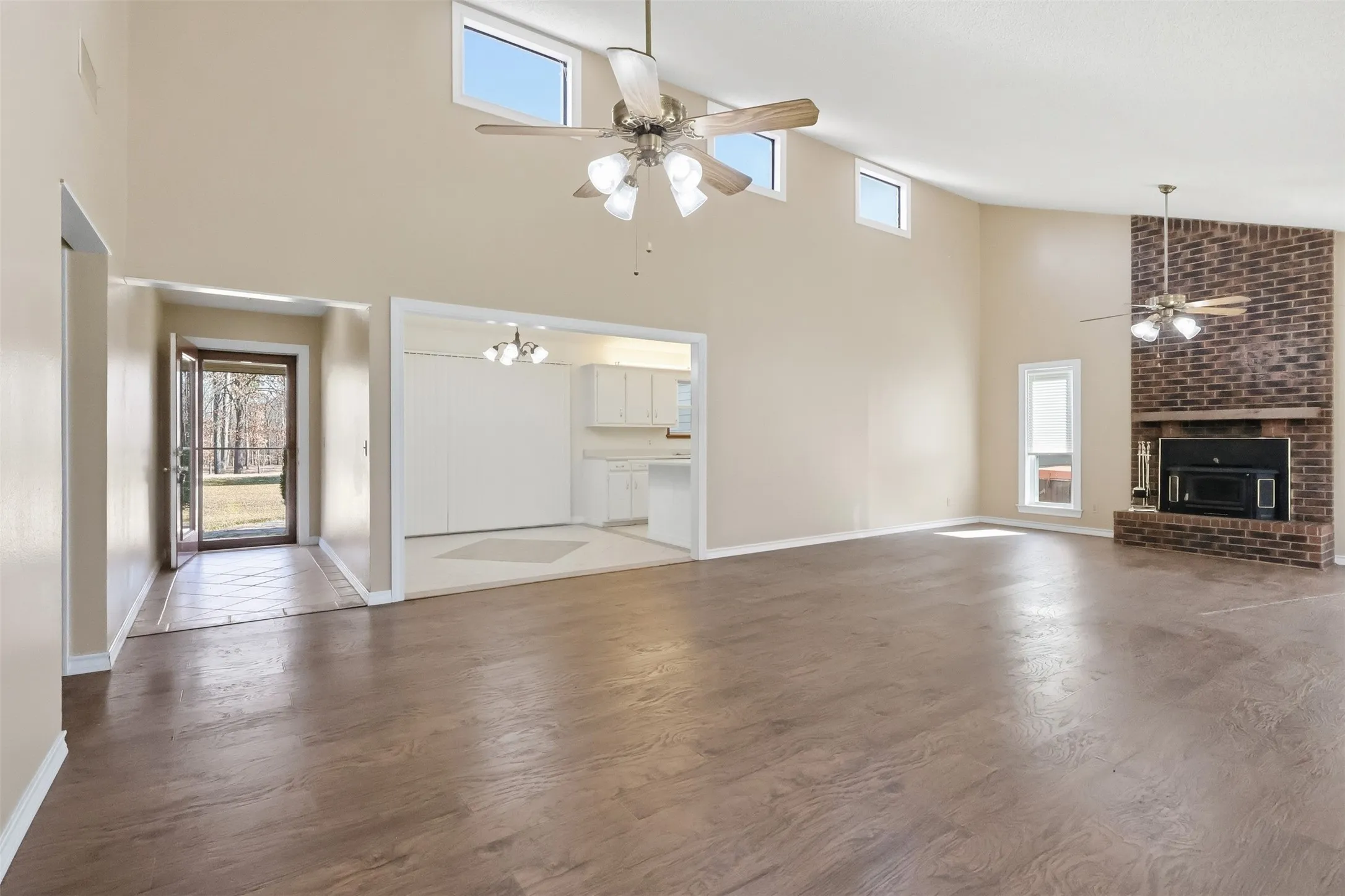 Single Family Residence For Sale in Titus County , 132 CR 2933, Pittsburg, Texas 75686, 3 Bedroom, 2 Bathroom, 2 Garage spaces, 175 Sqft, built in 1986, mls#21151545, Real Estate Agent in Pittsburg, Homes For Sale in Titus county, Homes For Sale in Pittsburg, Realtor in Pittsburg Texas, Real Estate Brokerage Independent Realty Texas, Luminita Cordes Realtor