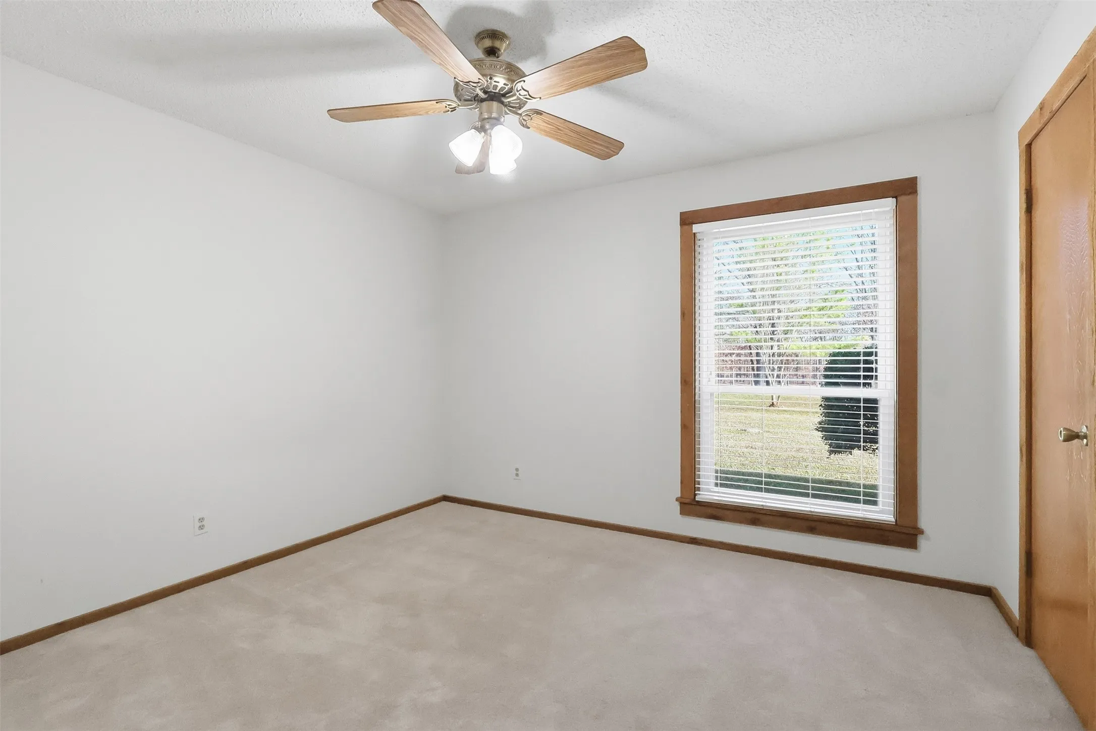 Single Family Residence For Sale in Titus County , 132 CR 2933, Pittsburg, Texas 75686, 3 Bedroom, 2 Bathroom, 2 Garage spaces, 175 Sqft, built in 1986, mls#21151545, Real Estate Agent in Pittsburg, Homes For Sale in Titus county, Homes For Sale in Pittsburg, Realtor in Pittsburg Texas, Real Estate Brokerage Independent Realty Texas, Luminita Cordes Realtor