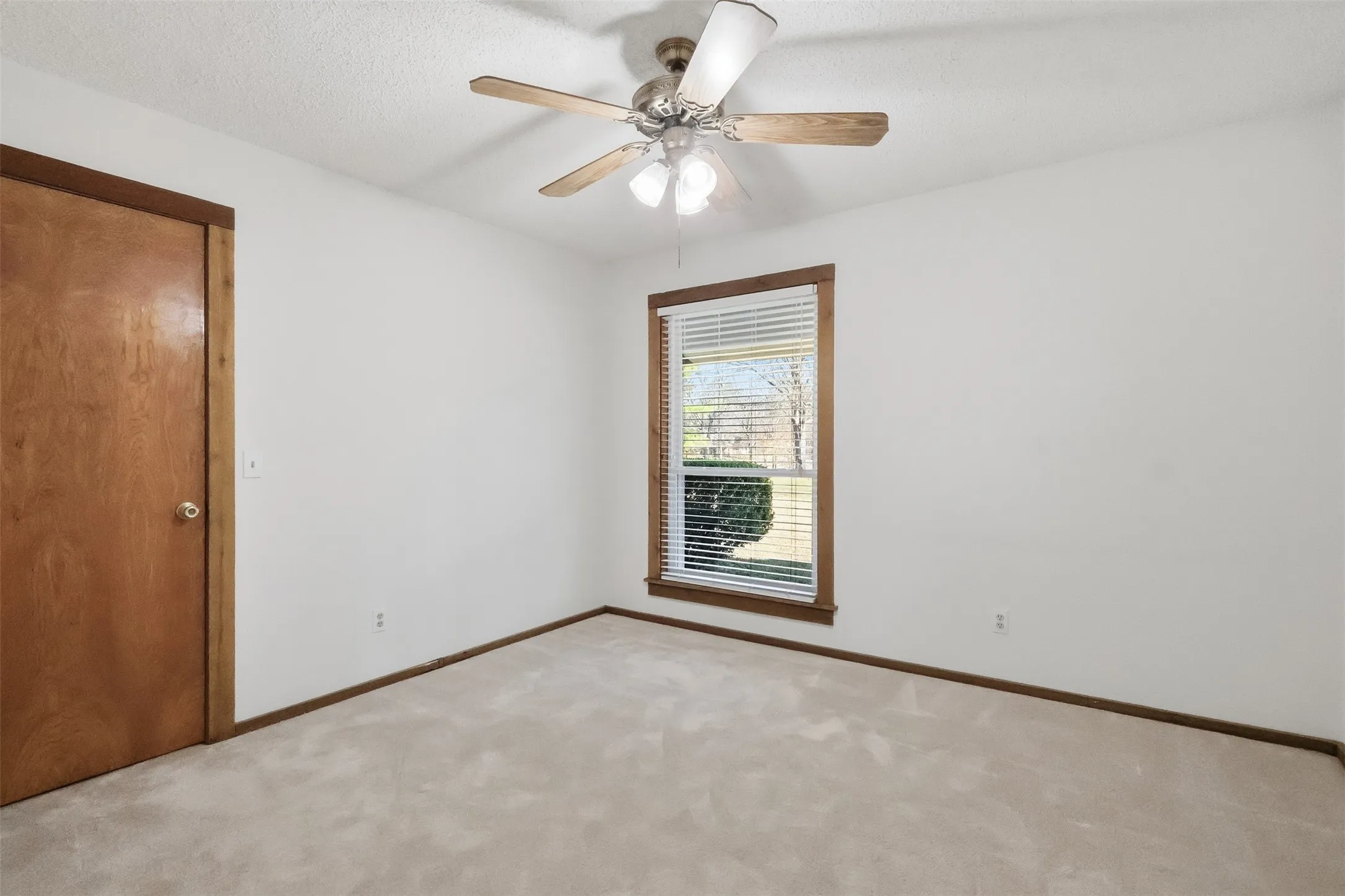Single Family Residence For Sale in Titus County , 132 CR 2933, Pittsburg, Texas 75686, 3 Bedroom, 2 Bathroom, 2 Garage spaces, 175 Sqft, built in 1986, mls#21151545, Real Estate Agent in Pittsburg, Homes For Sale in Titus county, Homes For Sale in Pittsburg, Realtor in Pittsburg Texas, Real Estate Brokerage Independent Realty Texas, Luminita Cordes Realtor