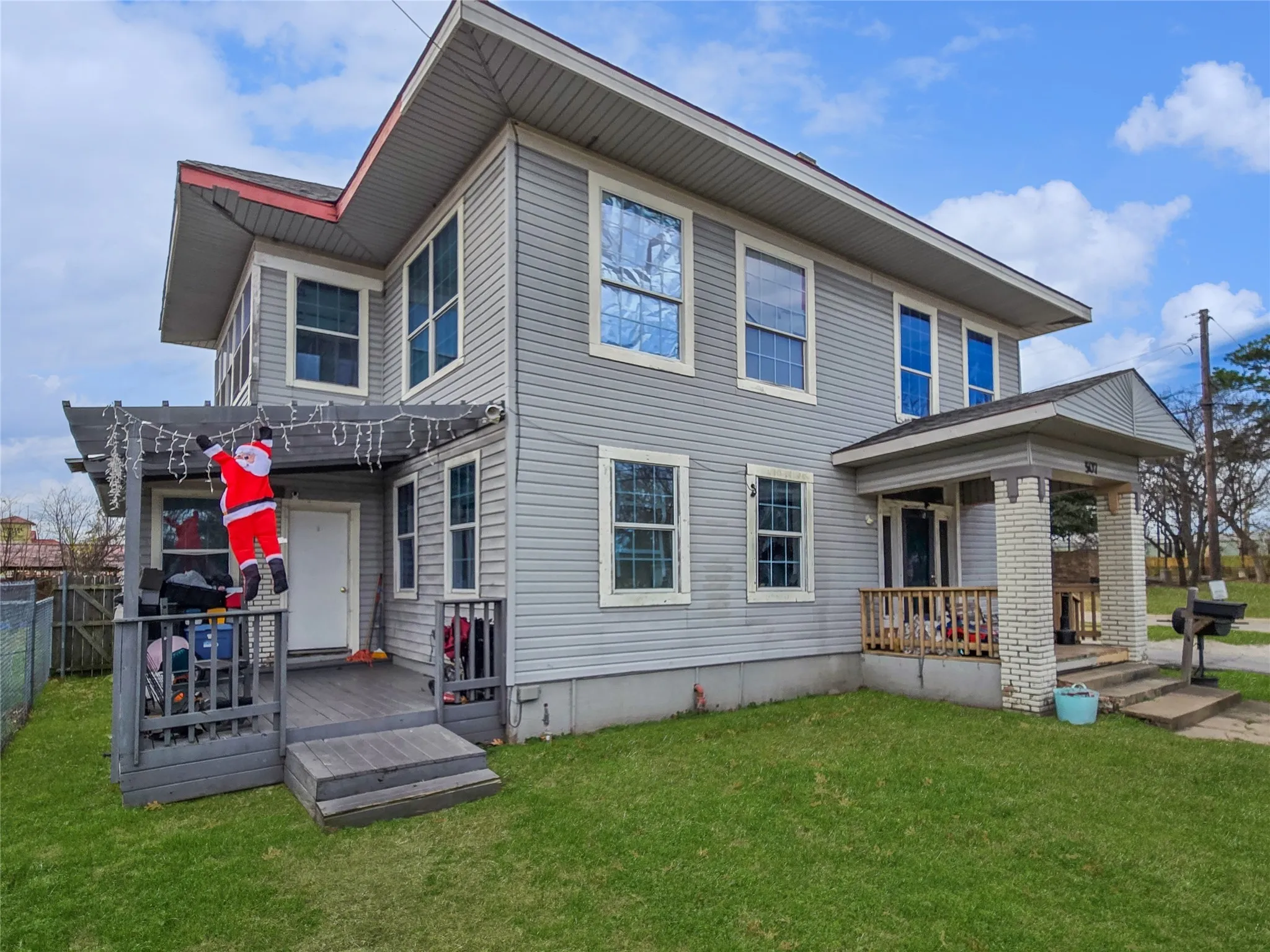Triplex For Sale in Kaufman County , 507 W Nash Street, Terrell, Texas 75160, 6 Bedroom, 4 Bathroom, Garage spaces, 0 Sqft, built in 1917, Preowned, mls#21151671, Real Estate Agent in Terrell, Homes For Sale in Kaufman county, Homes For Sale in Terrell, Realtor in Terrell Texas, Real Estate Brokerage Independent Realty Texas, Luminita Cordes Realtor