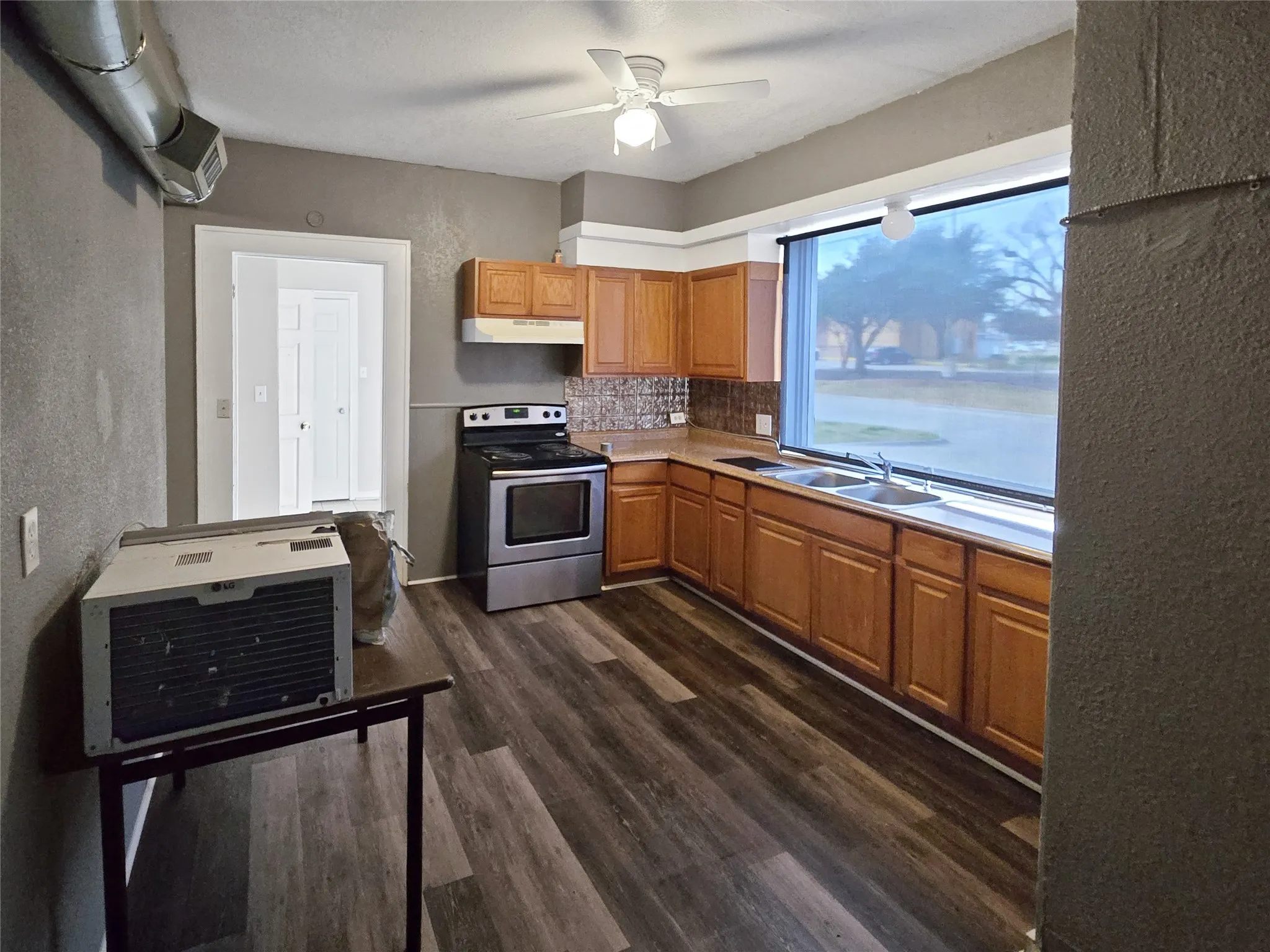 Triplex For Sale in Kaufman County , 507 W Nash Street, Terrell, Texas 75160, 6 Bedroom, 4 Bathroom, Garage spaces, 0 Sqft, built in 1917, Preowned, mls#21151671, Real Estate Agent in Terrell, Homes For Sale in Kaufman county, Homes For Sale in Terrell, Realtor in Terrell Texas, Real Estate Brokerage Independent Realty Texas, Luminita Cordes Realtor