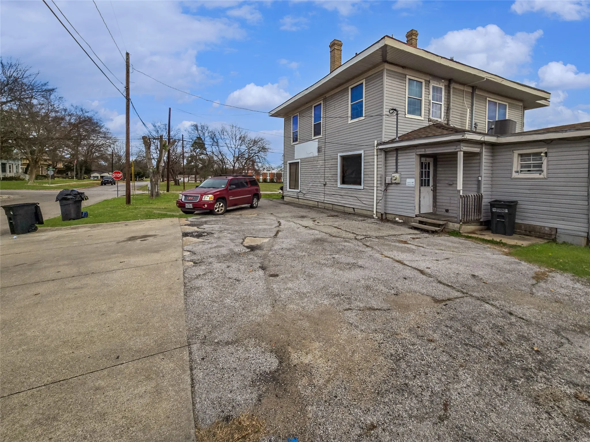 Triplex For Sale in Kaufman County , 507 W Nash Street, Terrell, Texas 75160, 6 Bedroom, 4 Bathroom, Garage spaces, 0 Sqft, built in 1917, Preowned, mls#21151671, Real Estate Agent in Terrell, Homes For Sale in Kaufman county, Homes For Sale in Terrell, Realtor in Terrell Texas, Real Estate Brokerage Independent Realty Texas, Luminita Cordes Realtor