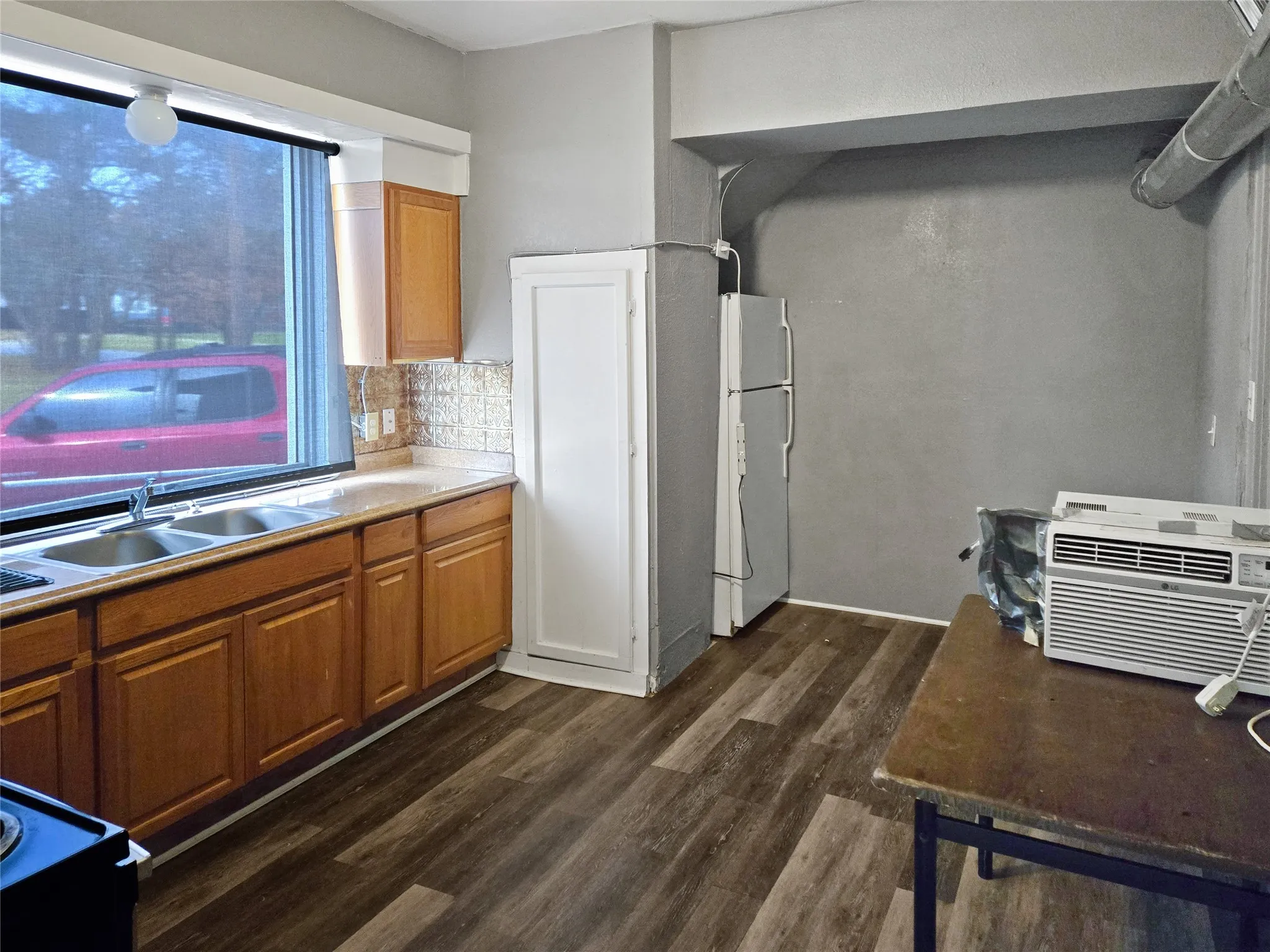 Triplex For Sale in Kaufman County , 507 W Nash Street, Terrell, Texas 75160, 6 Bedroom, 4 Bathroom, Garage spaces, 0 Sqft, built in 1917, Preowned, mls#21151671, Real Estate Agent in Terrell, Homes For Sale in Kaufman county, Homes For Sale in Terrell, Realtor in Terrell Texas, Real Estate Brokerage Independent Realty Texas, Luminita Cordes Realtor