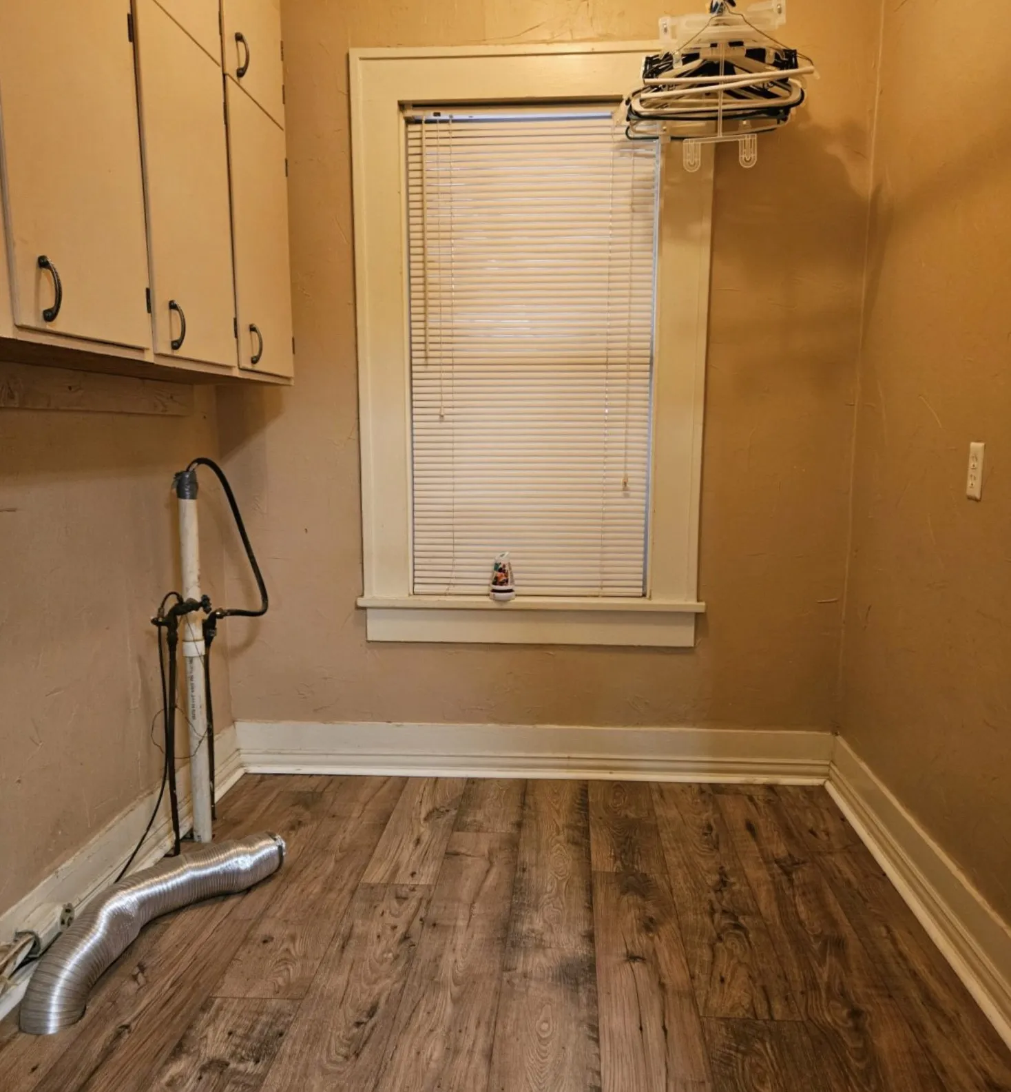 Single Family Residence For Sale in Young County , 1106 Payne, Olney, Texas 76374, 3 Bedrooms, 2 Bathrooms, 2 Garage spaces, 1,805 Sqft, built in 1960, Price $155,000, mls#21151860, Real Estate Agent in Olney, Homes For Sale in Young county, Homes For Sale in Olney, Realtor in Olney Texas, Real Estate Brokerage Independent Realty Texas, Luminita Cordes Realtor