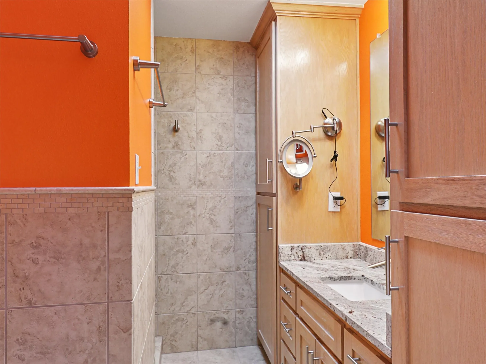Single Family Residence For Sale in Collin County , 1102 N Graves Street, Mc Kinney, Texas 75069, 3 Bedrooms, 2 Bathrooms, Garage spaces, 2,181 Sqft, built in 1971, Preowned, Price $609,111, mls#21151870, Real Estate Agent in Mc Kinney, Homes For Sale in Collin county, Homes For Sale in Mc Kinney, Realtor in Mc Kinney Texas, Real Estate Brokerage Independent Realty Texas, Luminita Cordes Realtor