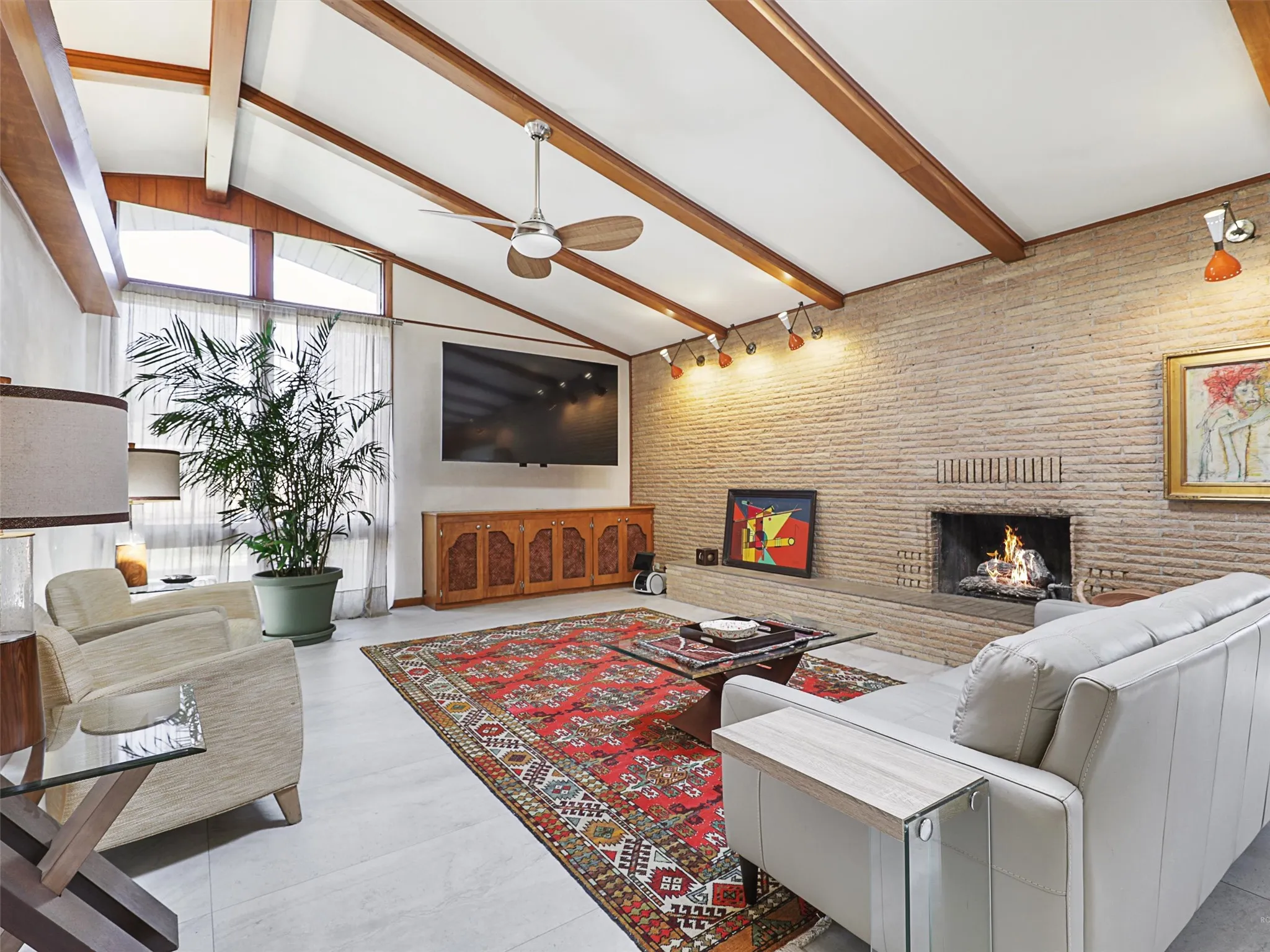 Single Family Residence For Sale in Collin County , 1102 N Graves Street, Mc Kinney, Texas 75069, 3 Bedrooms, 2 Bathrooms, Garage spaces, 2,181 Sqft, built in 1971, Preowned, Price $609,111, mls#21151870, Real Estate Agent in Mc Kinney, Homes For Sale in Collin county, Homes For Sale in Mc Kinney, Realtor in Mc Kinney Texas, Real Estate Brokerage Independent Realty Texas, Luminita Cordes Realtor