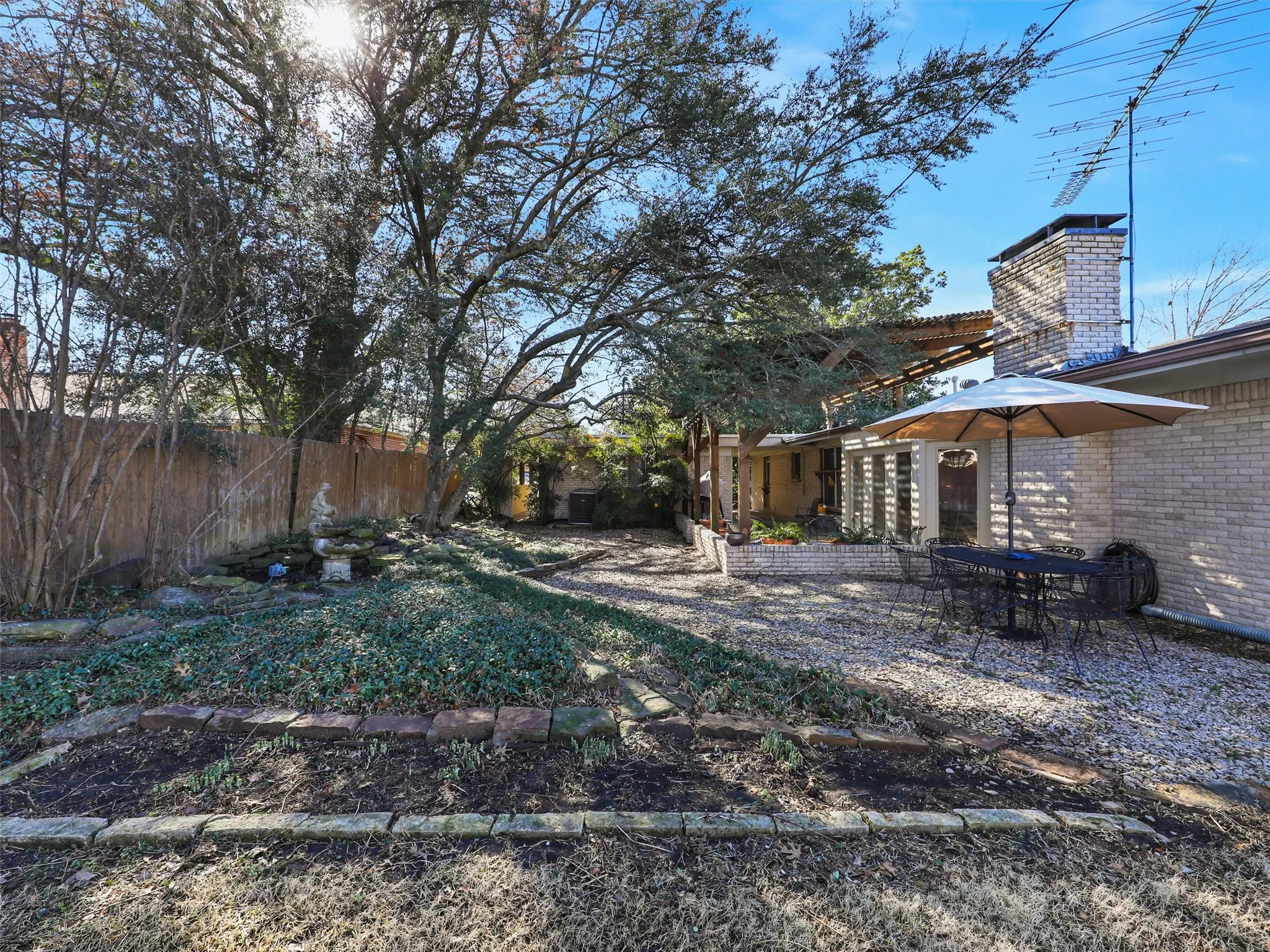 Single Family Residence For Sale in Collin County , 1102 N Graves Street, Mc Kinney, Texas 75069, 3 Bedrooms, 2 Bathrooms, Garage spaces, 2,181 Sqft, built in 1971, Preowned, Price $609,111, mls#21151870, Real Estate Agent in Mc Kinney, Homes For Sale in Collin county, Homes For Sale in Mc Kinney, Realtor in Mc Kinney Texas, Real Estate Brokerage Independent Realty Texas, Luminita Cordes Realtor