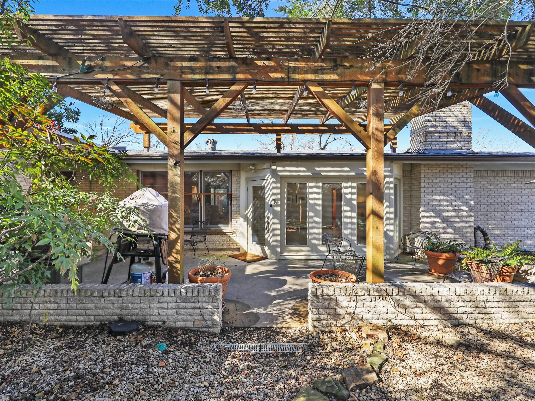 Single Family Residence For Sale in Collin County , 1102 N Graves Street, Mc Kinney, Texas 75069, 3 Bedrooms, 2 Bathrooms, Garage spaces, 2,181 Sqft, built in 1971, Preowned, Price $609,111, mls#21151870, Real Estate Agent in Mc Kinney, Homes For Sale in Collin county, Homes For Sale in Mc Kinney, Realtor in Mc Kinney Texas, Real Estate Brokerage Independent Realty Texas, Luminita Cordes Realtor