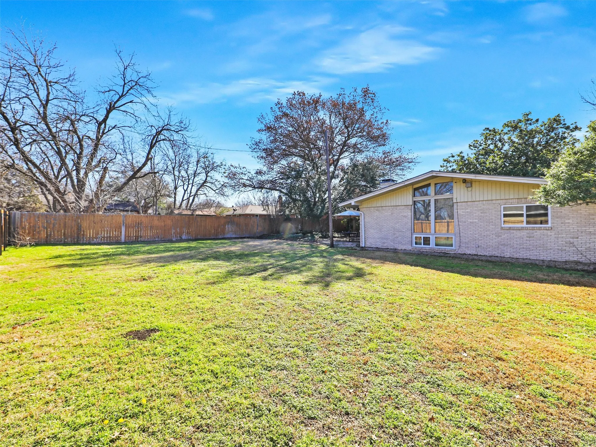 Single Family Residence For Sale in Collin County , 1102 N Graves Street, Mc Kinney, Texas 75069, 3 Bedrooms, 2 Bathrooms, Garage spaces, 2,181 Sqft, built in 1971, Preowned, Price $609,111, mls#21151870, Real Estate Agent in Mc Kinney, Homes For Sale in Collin county, Homes For Sale in Mc Kinney, Realtor in Mc Kinney Texas, Real Estate Brokerage Independent Realty Texas, Luminita Cordes Realtor