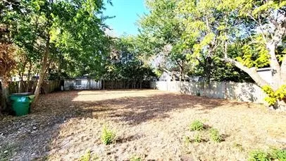 Single Family Residence For Sale in Hunt County , 1221 Stanford Street, Greenville, Texas 75401, 2 Bedroom, 1 Bathroom, Garage spaces, 728 Sqft, built in 1955, mls#21150010, Real Estate Agent in Greenville, Homes For Sale in Hunt county, Homes For Sale in Greenville, Realtor in Greenville Texas, Real Estate Brokerage Independent Realty Texas, Luminita Cordes Realtor