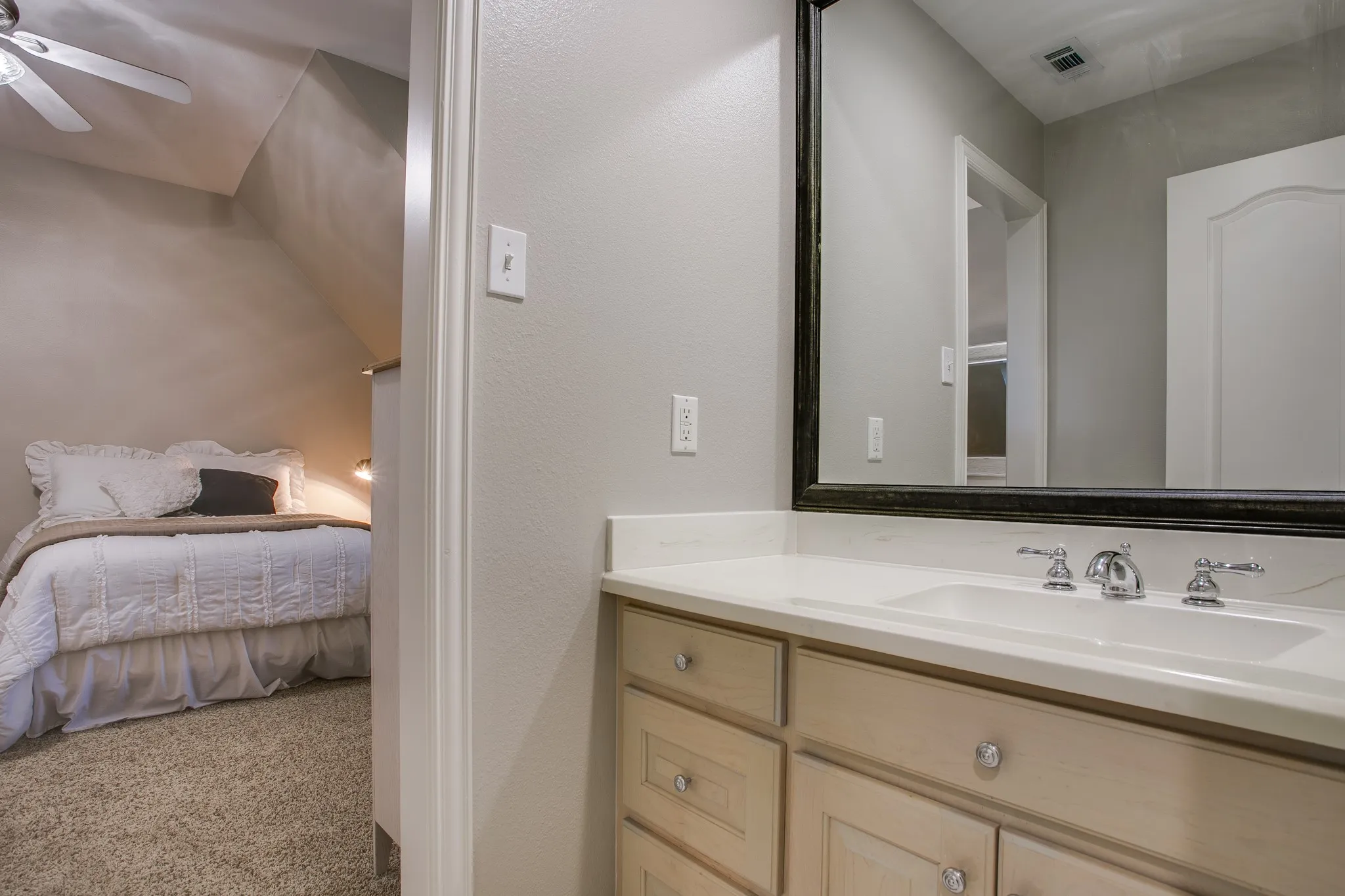 Single Family Residence For Sale in Dallas County , 416 Stone Canyon Drive, Sunnyvale, Texas 75182, 4 Bedroom, 4 Bathroom, 3 Garage spaces, 3,293 Sqft, built in 2002, Preowned, mls#21144557, Real Estate Agent in Sunnyvale, Homes For Sale in Dallas county, Homes For Sale in Sunnyvale, Realtor in Sunnyvale Texas, Real Estate Brokerage Independent Realty Texas, Luminita Cordes Realtor