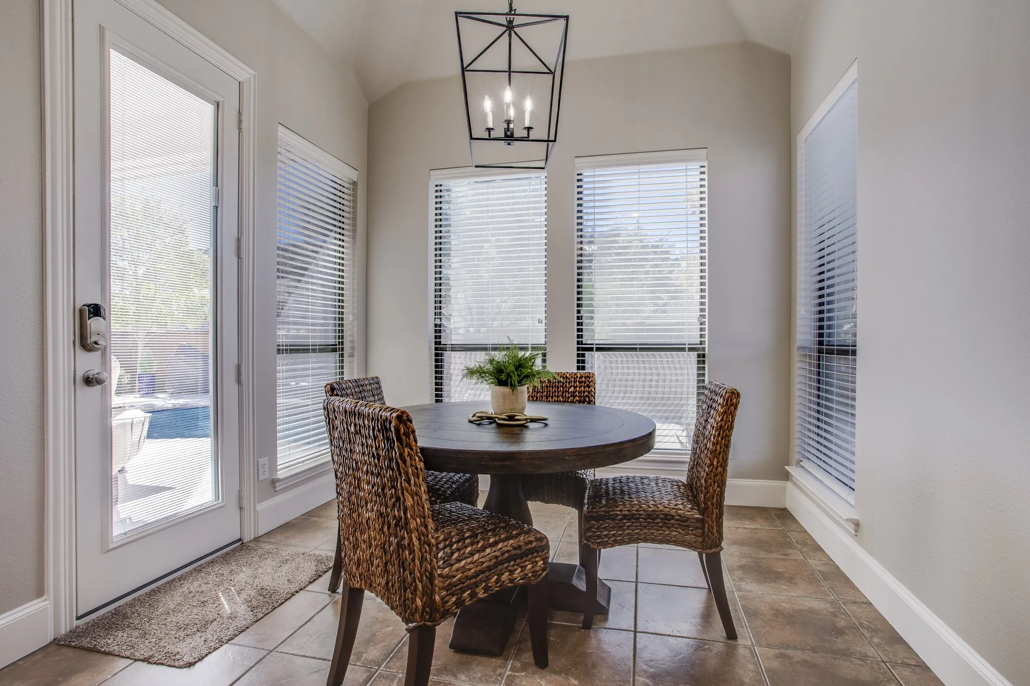 Single Family Residence For Sale in Dallas County , 416 Stone Canyon Drive, Sunnyvale, Texas 75182, 4 Bedroom, 4 Bathroom, 3 Garage spaces, 3,293 Sqft, built in 2002, Preowned, mls#21144557, Real Estate Agent in Sunnyvale, Homes For Sale in Dallas county, Homes For Sale in Sunnyvale, Realtor in Sunnyvale Texas, Real Estate Brokerage Independent Realty Texas, Luminita Cordes Realtor