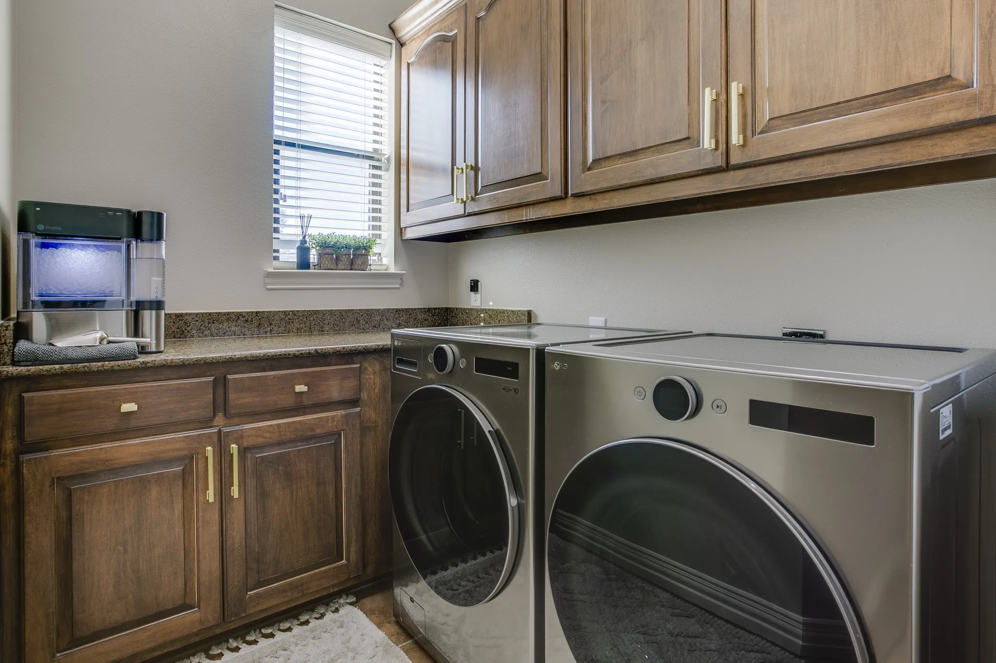 Single Family Residence For Sale in Dallas County , 416 Stone Canyon Drive, Sunnyvale, Texas 75182, 4 Bedroom, 4 Bathroom, 3 Garage spaces, 3,293 Sqft, built in 2002, Preowned, mls#21144557, Real Estate Agent in Sunnyvale, Homes For Sale in Dallas county, Homes For Sale in Sunnyvale, Realtor in Sunnyvale Texas, Real Estate Brokerage Independent Realty Texas, Luminita Cordes Realtor