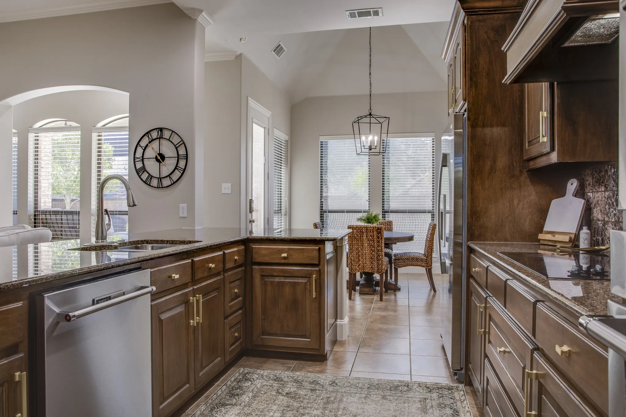 Single Family Residence For Sale in Dallas County , 416 Stone Canyon Drive, Sunnyvale, Texas 75182, 4 Bedroom, 4 Bathroom, 3 Garage spaces, 3,293 Sqft, built in 2002, Preowned, mls#21144557, Real Estate Agent in Sunnyvale, Homes For Sale in Dallas county, Homes For Sale in Sunnyvale, Realtor in Sunnyvale Texas, Real Estate Brokerage Independent Realty Texas, Luminita Cordes Realtor