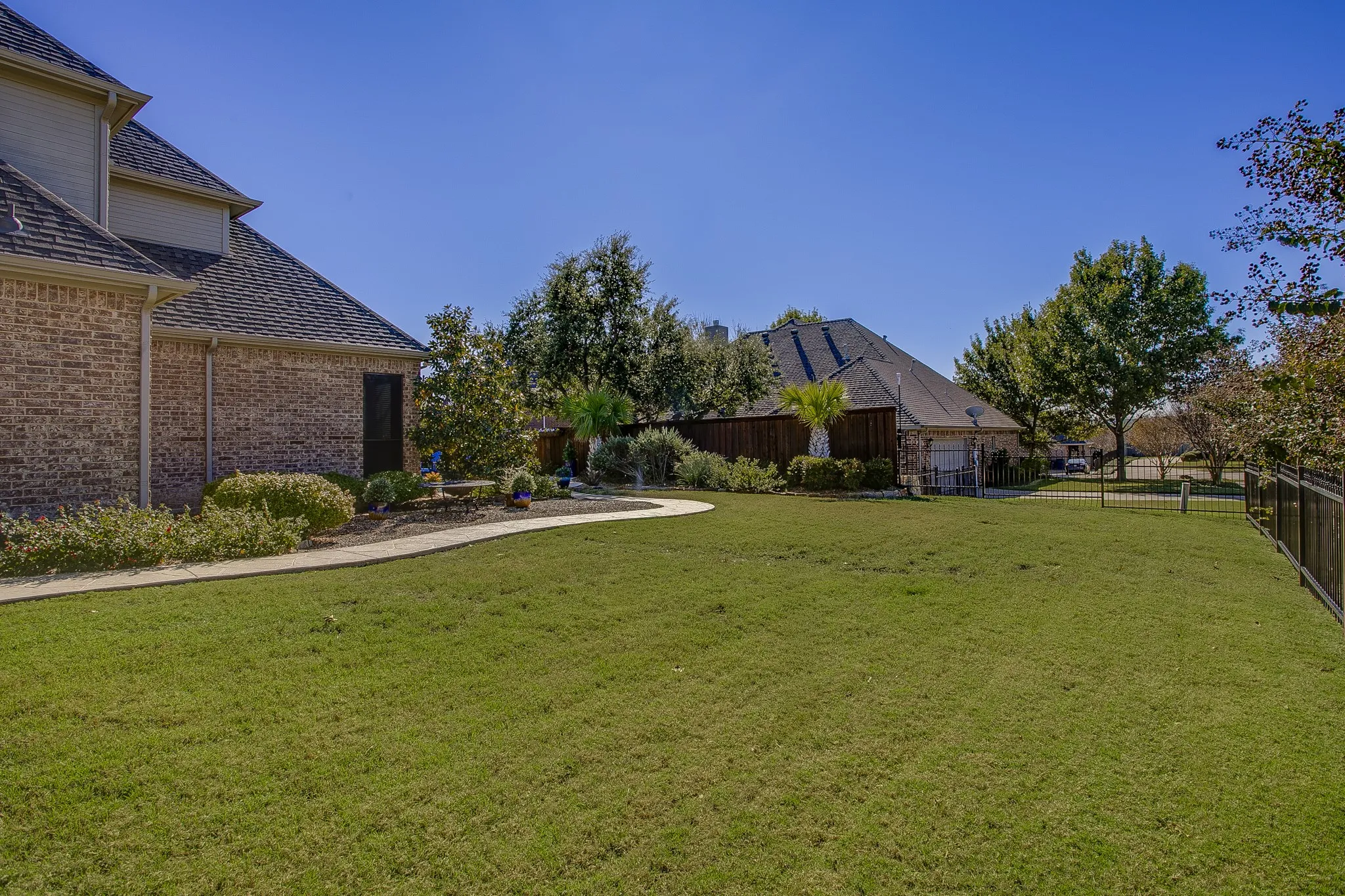 Single Family Residence For Sale in Dallas County , 416 Stone Canyon Drive, Sunnyvale, Texas 75182, 4 Bedroom, 4 Bathroom, 3 Garage spaces, 3,293 Sqft, built in 2002, Preowned, mls#21144557, Real Estate Agent in Sunnyvale, Homes For Sale in Dallas county, Homes For Sale in Sunnyvale, Realtor in Sunnyvale Texas, Real Estate Brokerage Independent Realty Texas, Luminita Cordes Realtor