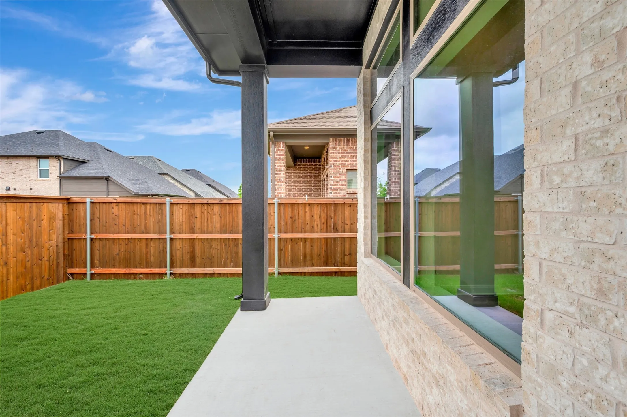 Covered patio with a concrete surface
